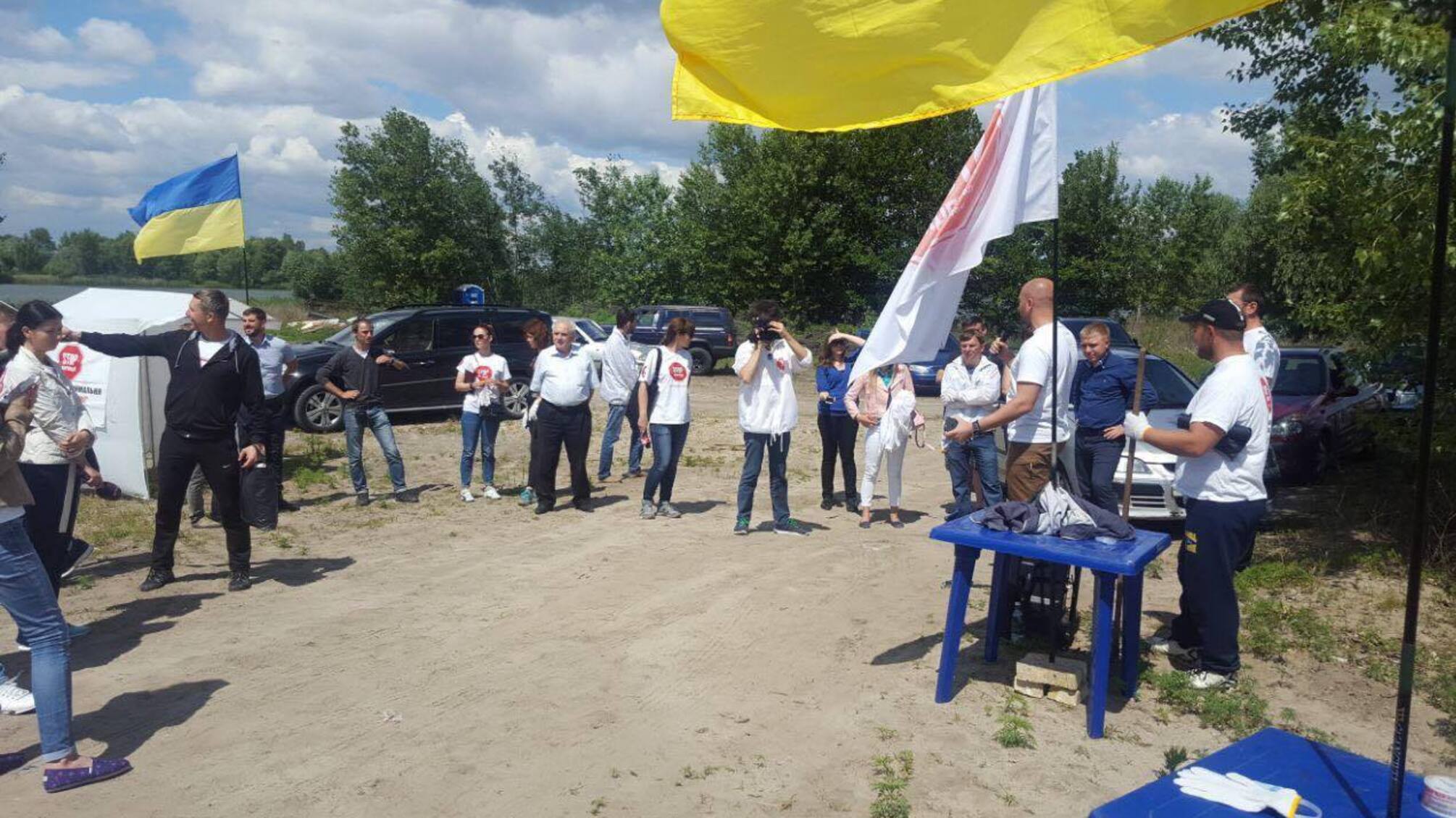 Піщані нелегали намагалися 'натравити' на 'СтопКор' поліцію під час суботника на місці незаконного видобутку надр