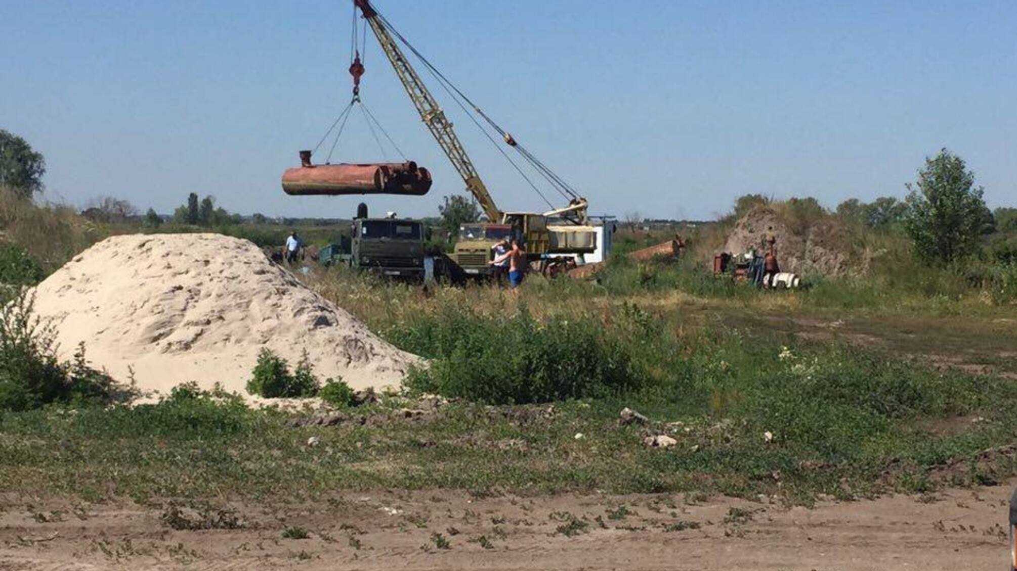 Після суботника 'СтопКору' піщані браконьєри терміново вивозять техніку з незаконних точок у Києві
