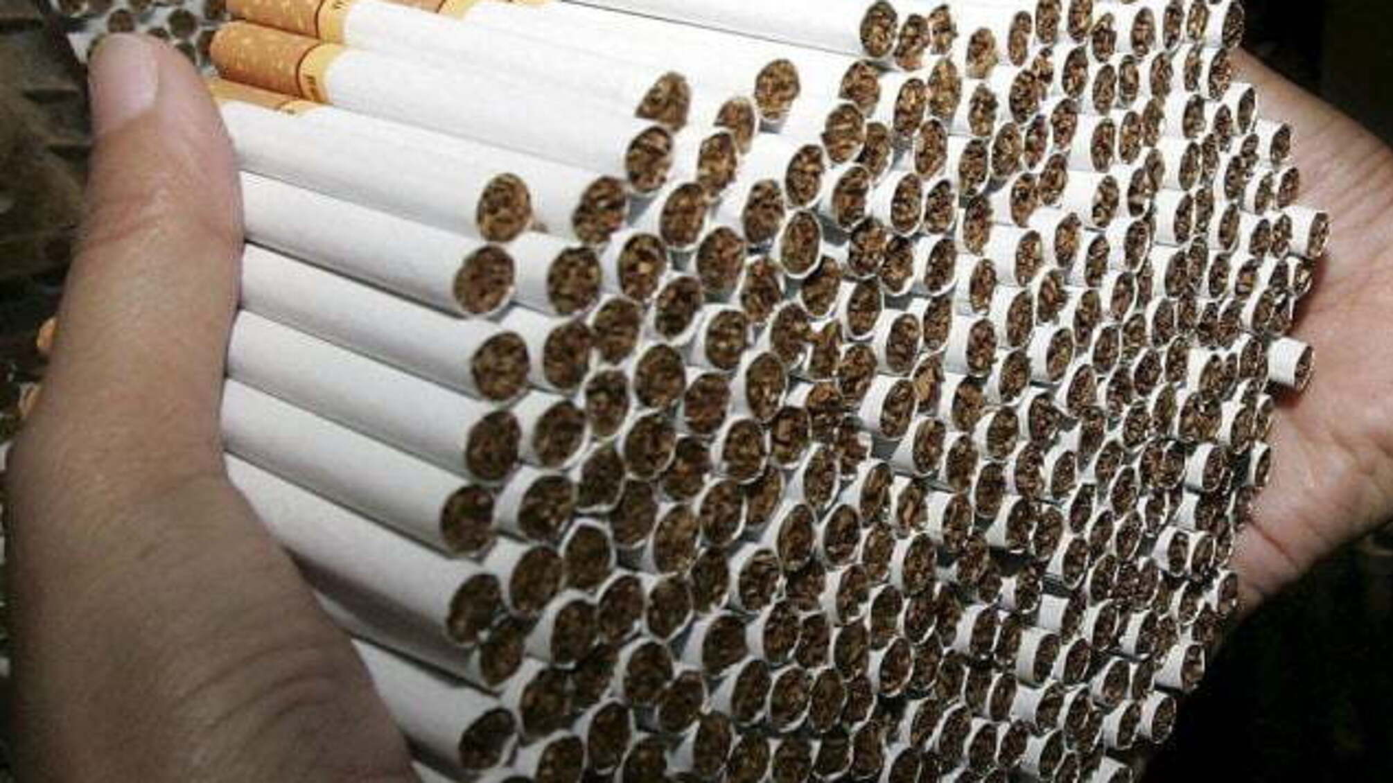 'СтопКор' повідомив про повітряну контрабанду цигарок на Буковині