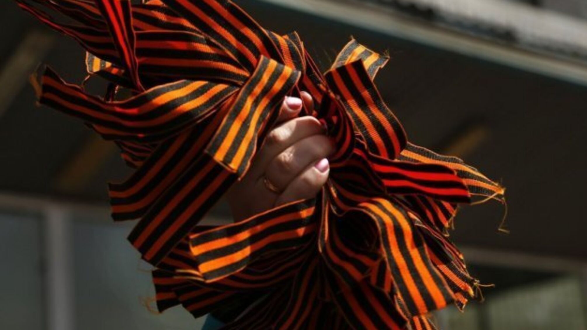 Закон в дії: в Дніпрі поліція покарала жінку з георгіївською стрічкою