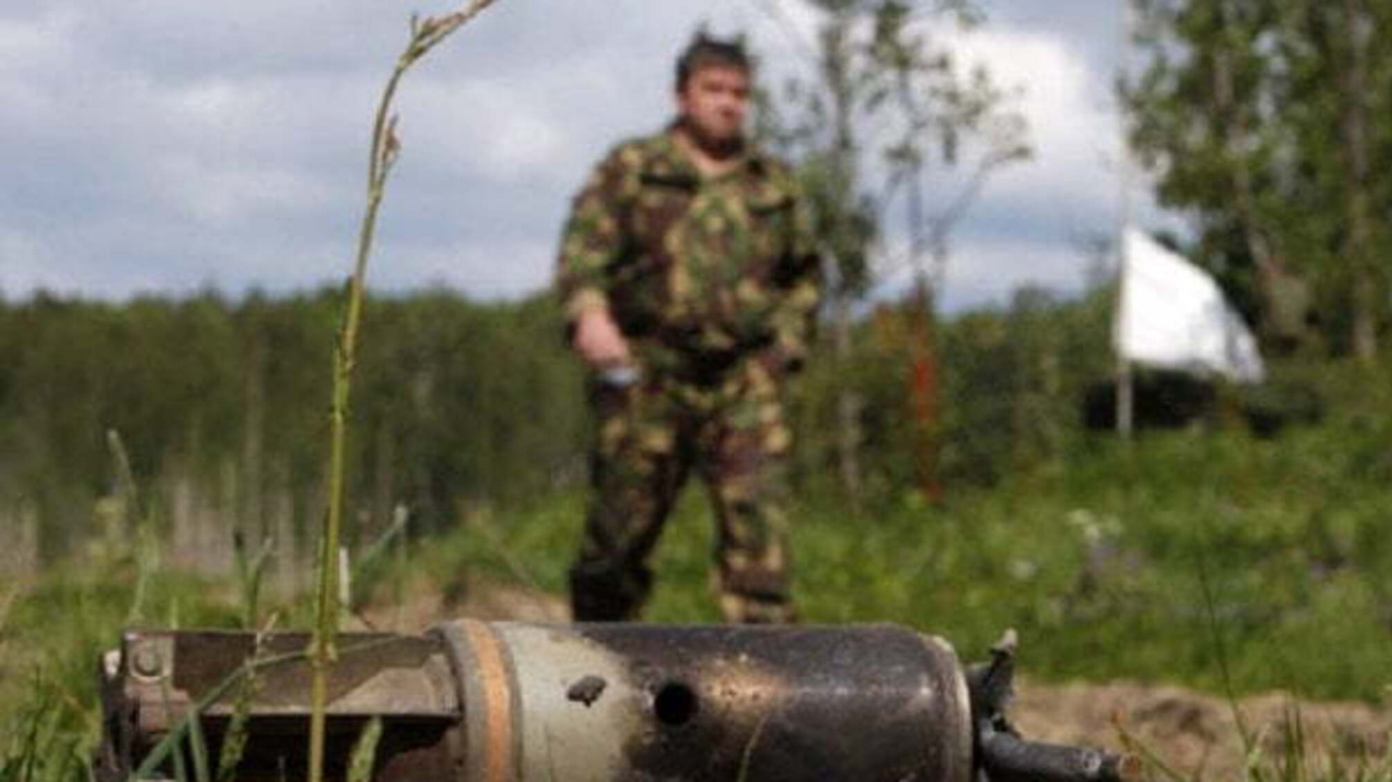 ЗМІ: На Донбасі автомобіль зі співробітниками СБУ підірвався на міні терористів