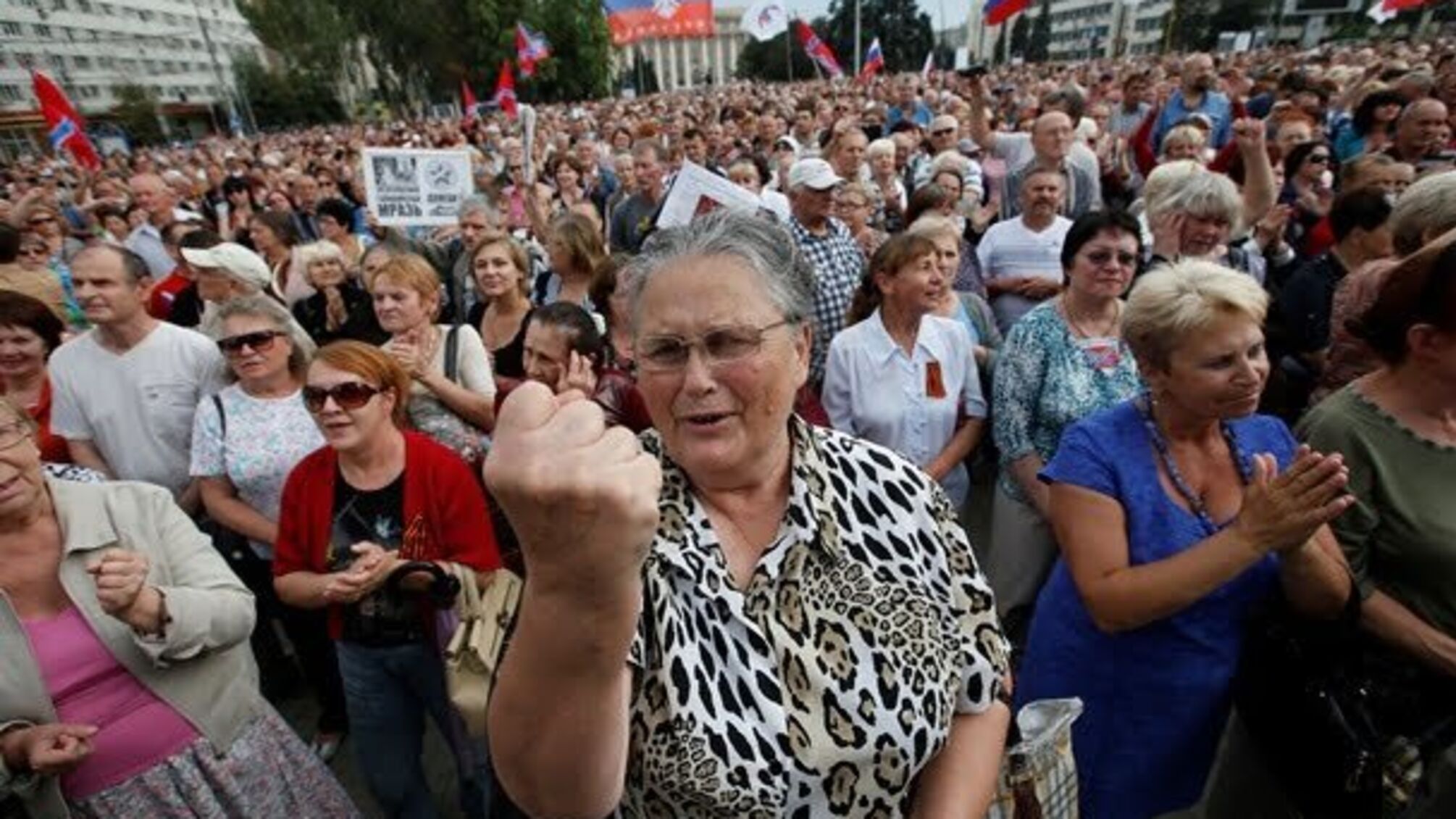 Як жителі окупованих територій Донбасу ставляться до України. Соцопитування