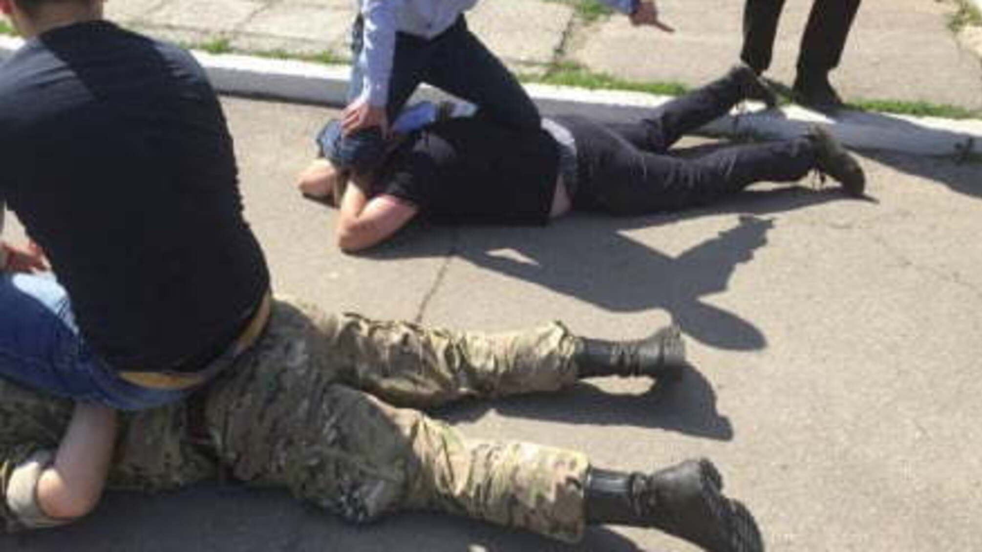 На Дніпропетровщині заступник начальника виправної колонії попався на хабарі