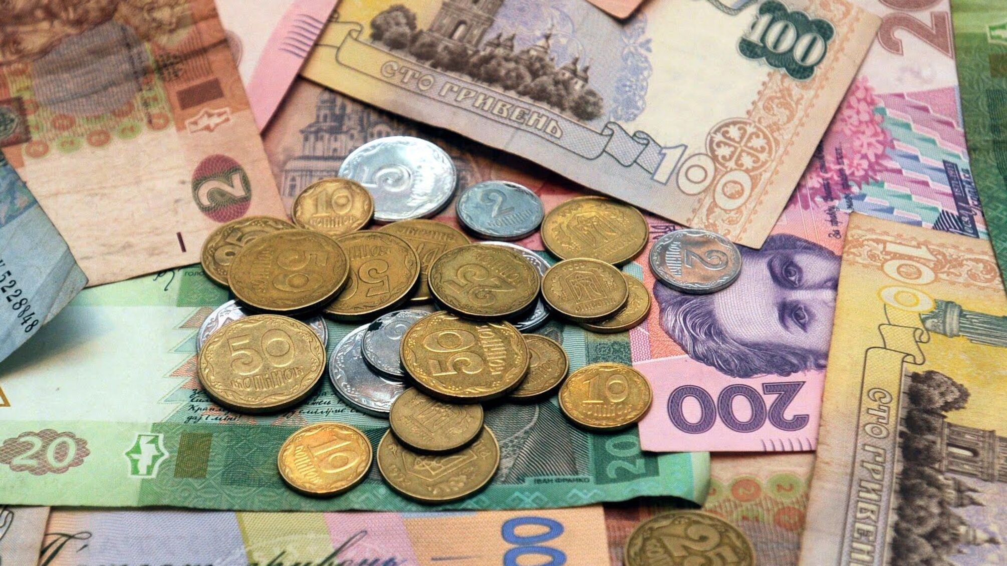 Столичні чиновники вимагали хабар за повернення обладнання нелегального АГЗП