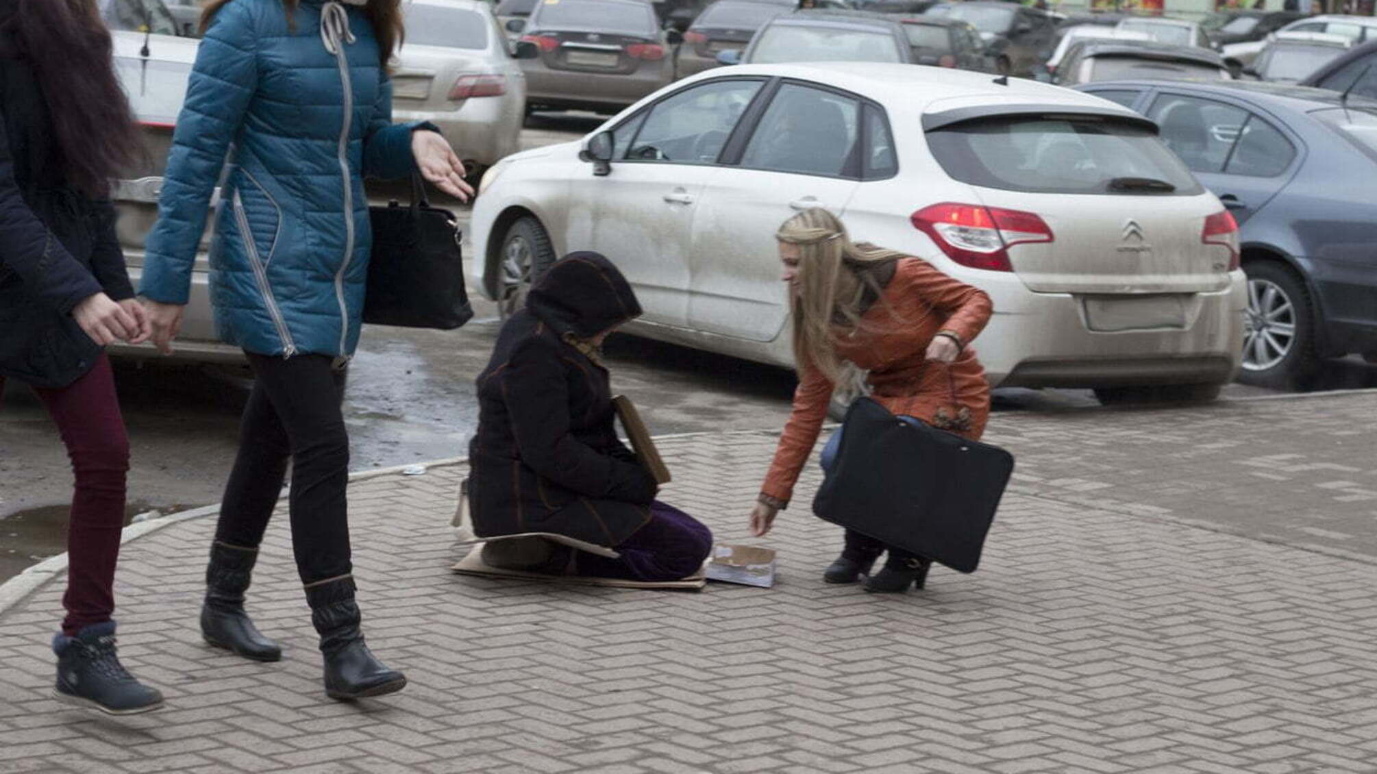 Українці вважають себе збіднілими через корупцію – опитування
