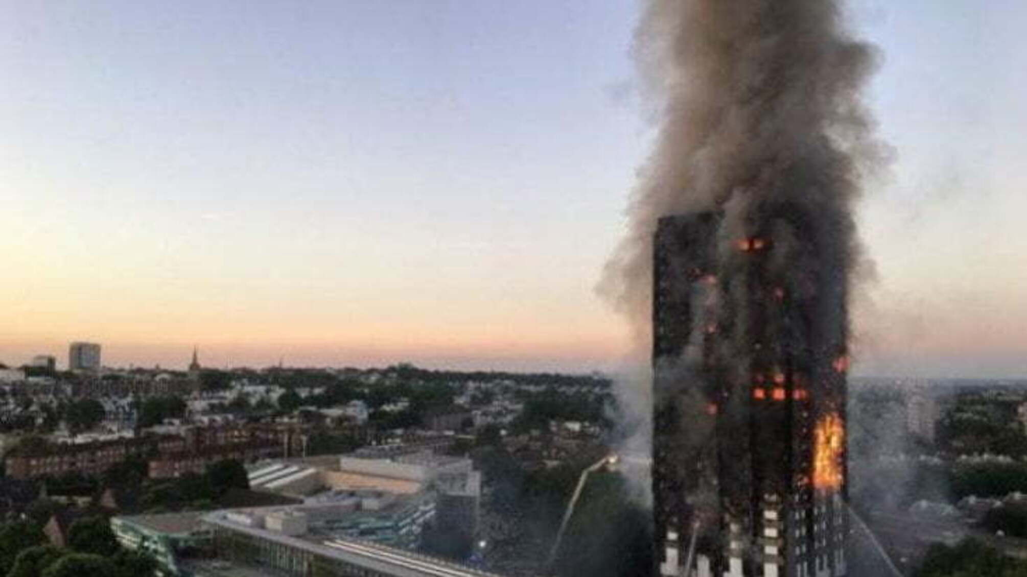 Щонайменше 6 людей загинули внаслідок пожежі у лондонській багатоповерхівці – ЗМІ