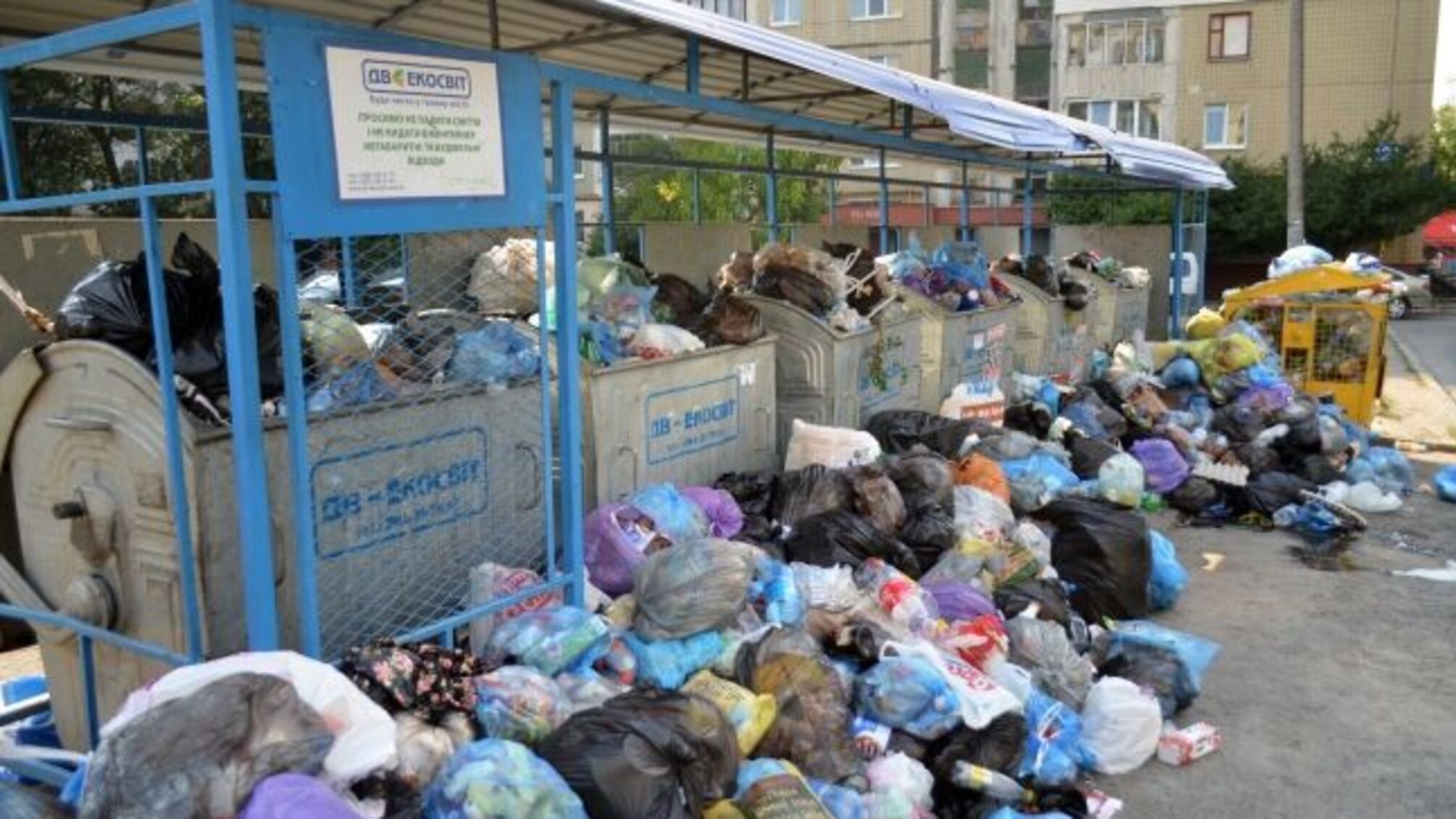 За добу зі Львова вивезли майже 700 тонн сміття