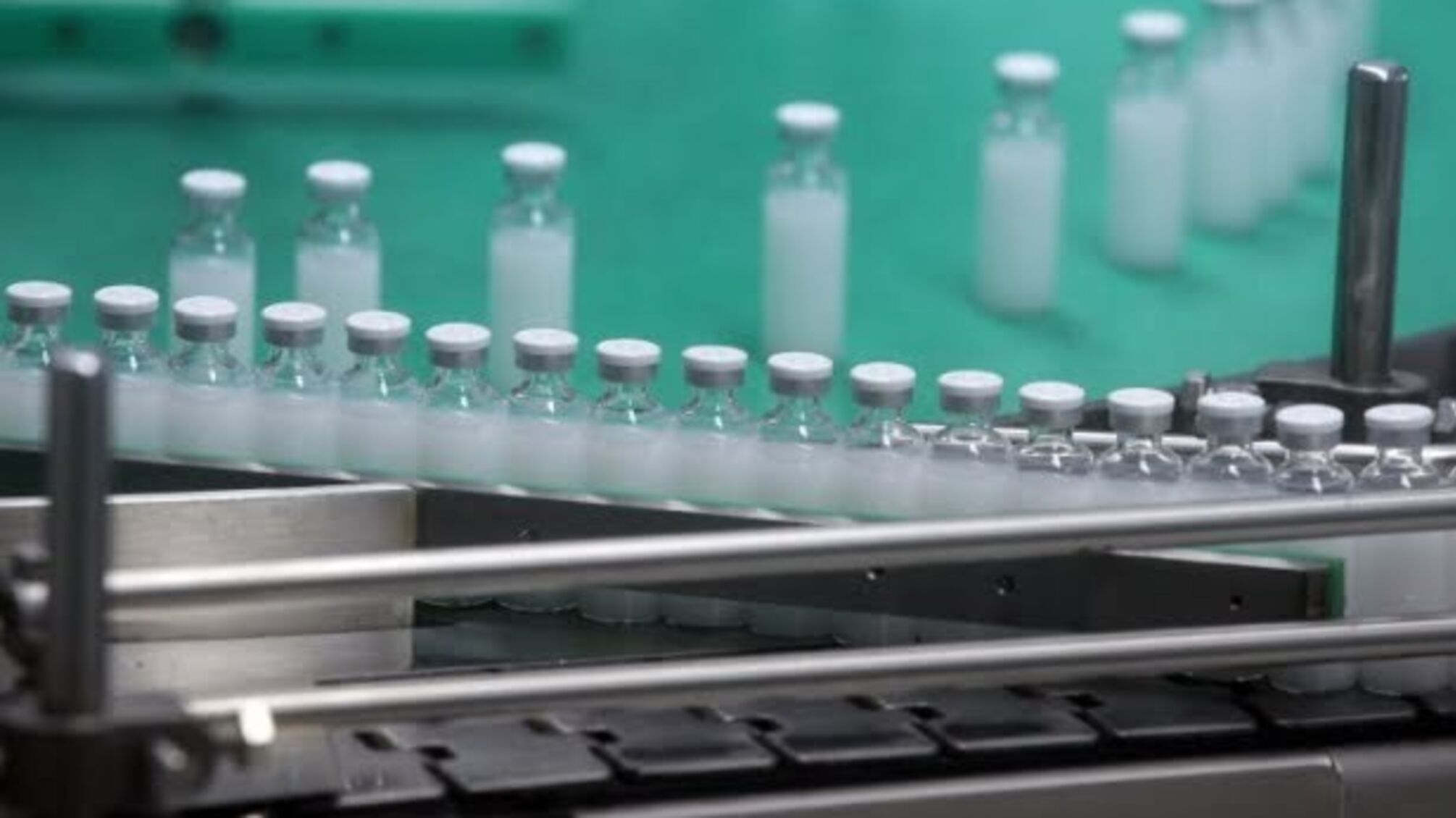 Активісти 'Стоп корупції' навідалися у гості до очільниці заводу з виробництва ліків через корупцію