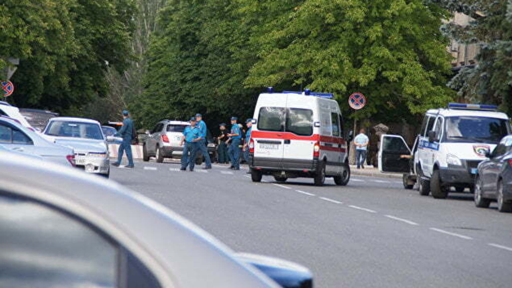 Вибухи в окупованому Луганську: терористи лякають новими терактами, людям рекомендують не виходити на вулиці