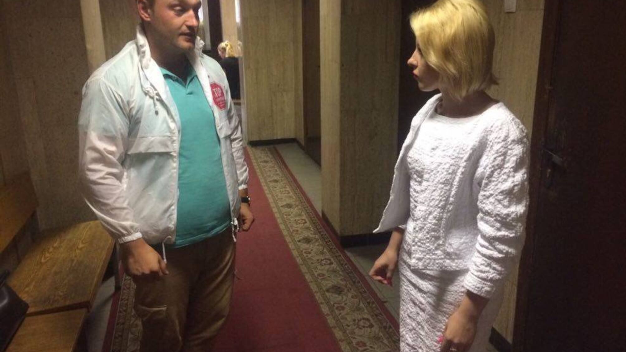 За даними 'СтопКору', суддя у справі про адмінкорупцію заступника голови НАЗК Радецького з п'ятниці перебуває у нарадчій кімнаті