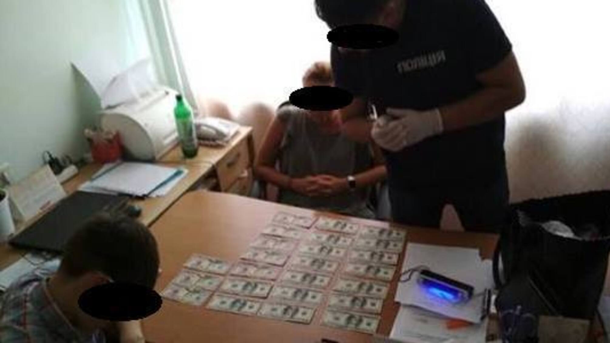 В Одеській області правоохоронці затримали на хабарі чиновницю РДА