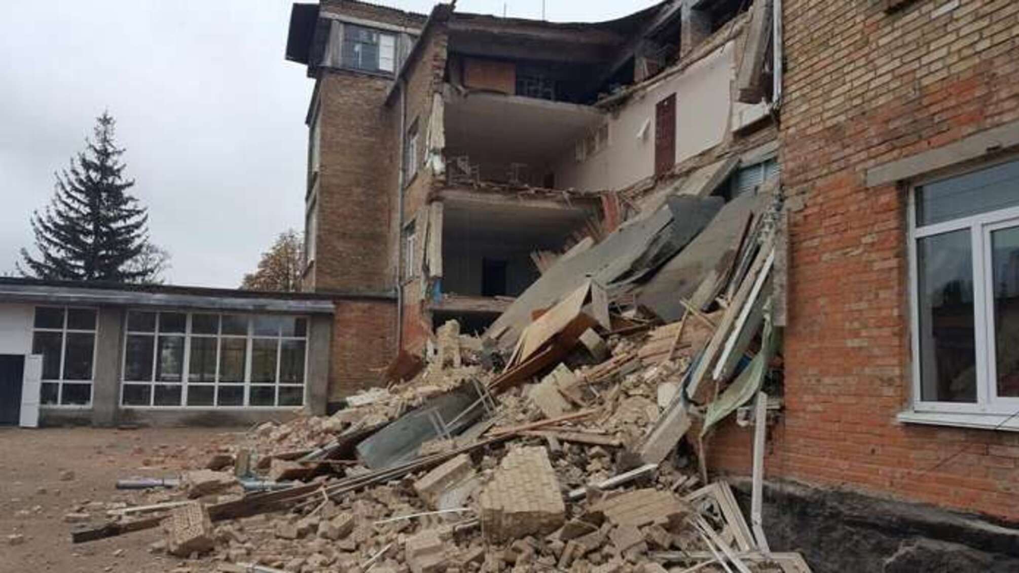 На Донеччині у школі прогримів вибух, з'явилися дані про постраждалих