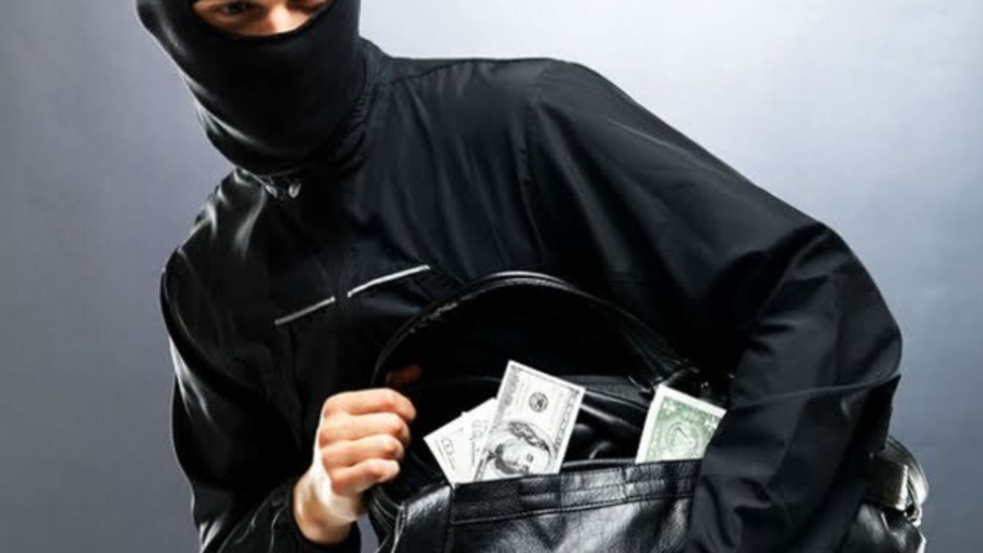 В одеської пенсіонерки злочинці викрали півмільйона доларів