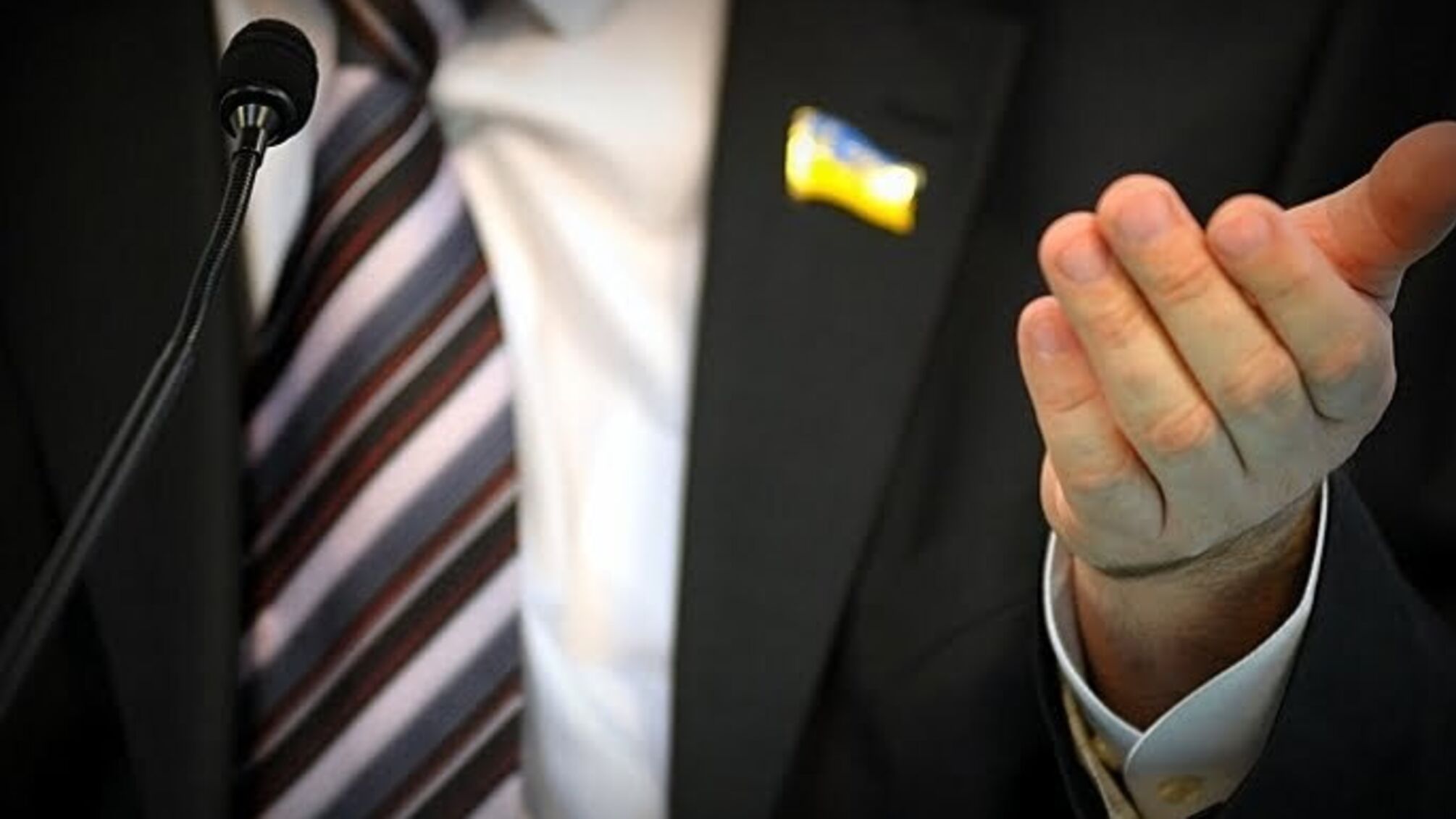 Нардепи можуть позбутися недоторканності: 158 парламентаріїв ВР вимагають переписати закон в Конституції України