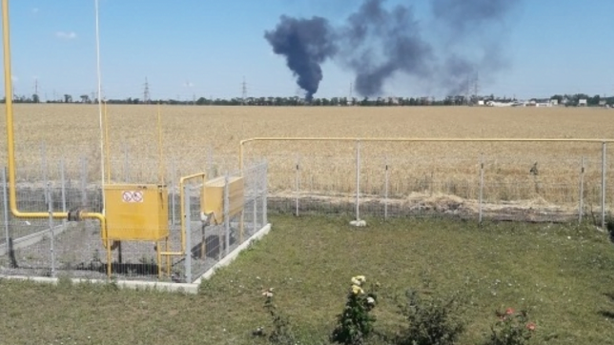 Пожежа в трьох кілометрах від Одеси: горить нафтобаза – кадри