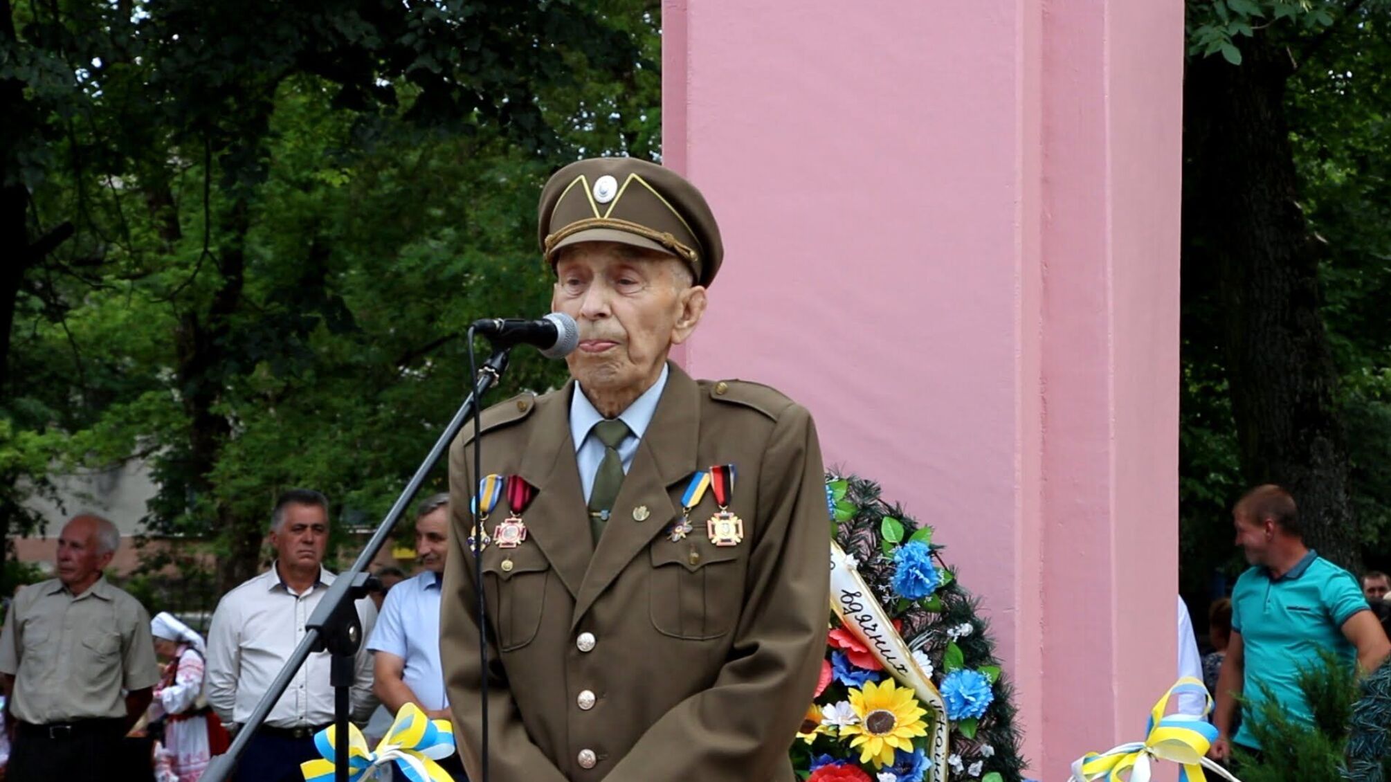 Життя літнього українського націоналіста обірвалося прямо під час промови на честь ідеолога ОУН-УПА Романа Шухевича – кадри