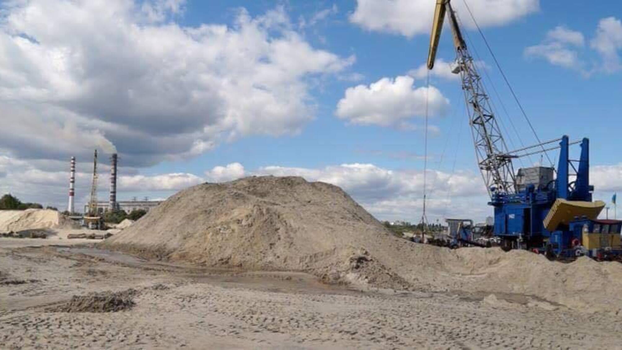 У Києві піщані нелегали на Видубичах за рік підняли з дна Дніпра 300 мільйонів гривень