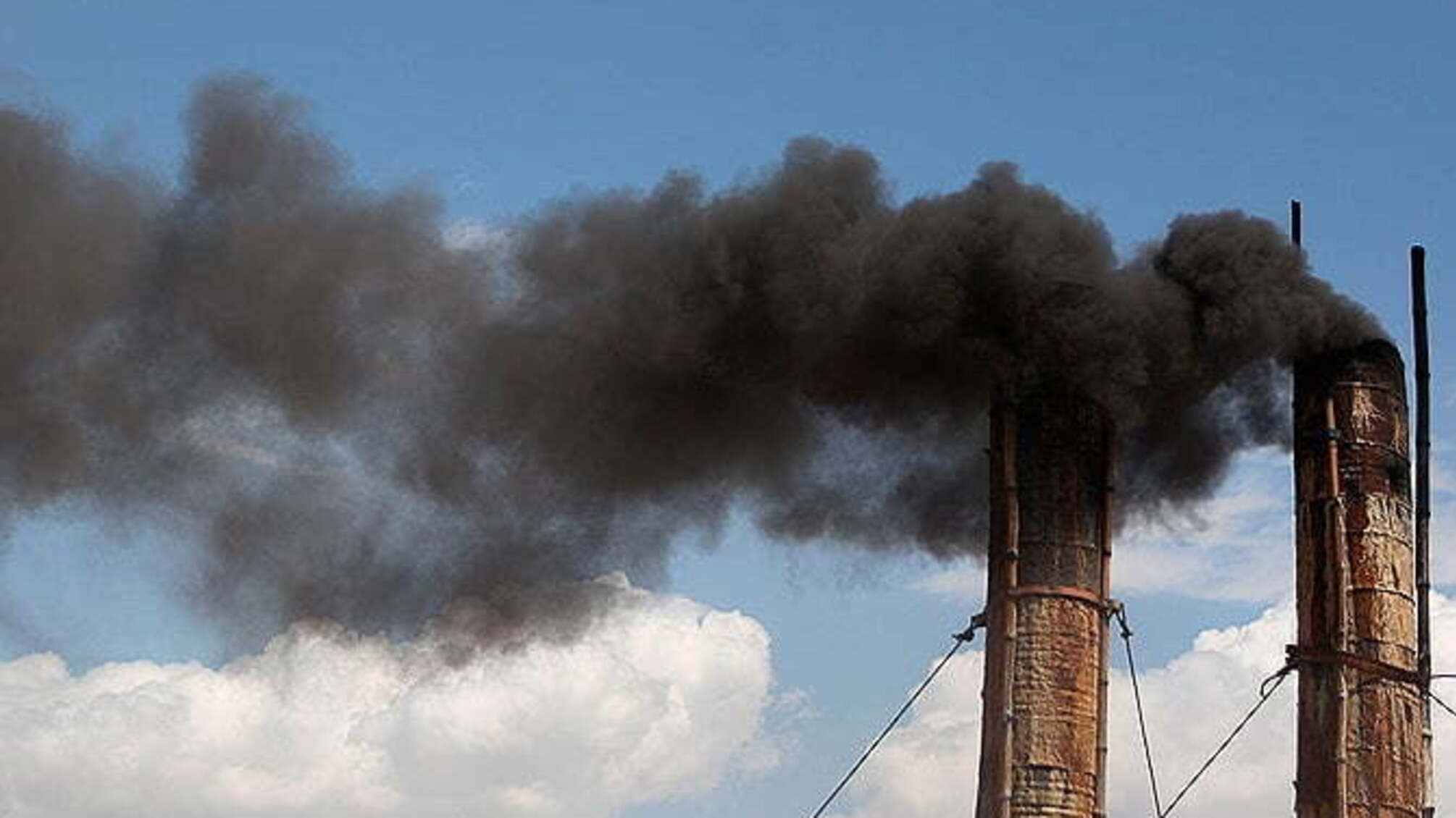 Стало відомо, у яких районах кияни дихають забрудненим повітрям