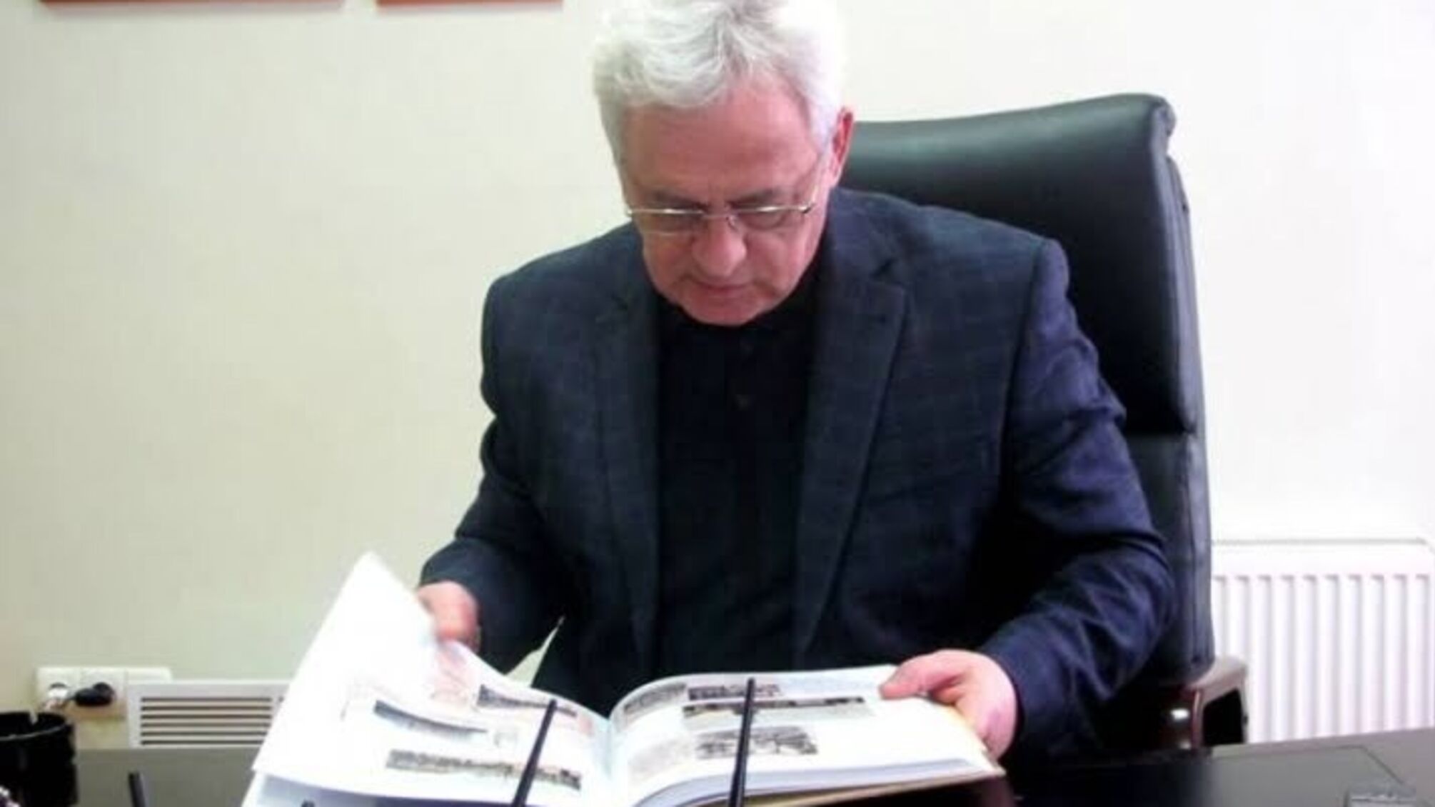 'СтопКор' звернувся до НАЗК через незадекларовану колекцію старовинних листівок начальника Чернівецької митниці Салогора