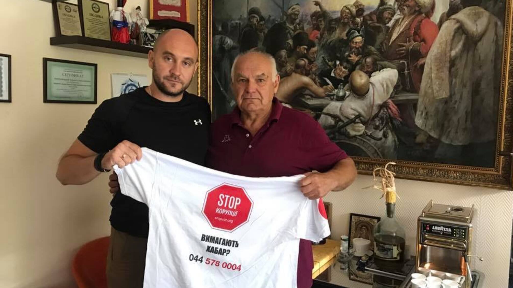 Скандальний мер Святогірська Дзюба, який після розслідування 'СтопКору' подав у відставку, приїхав в офіс проекту