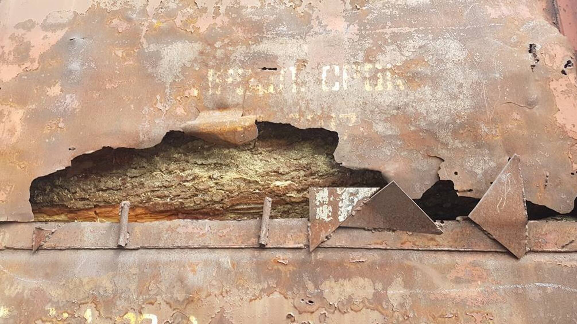 Журналісти зафіксували на кордоні з Румунією ешелони з контрабандою – кадри