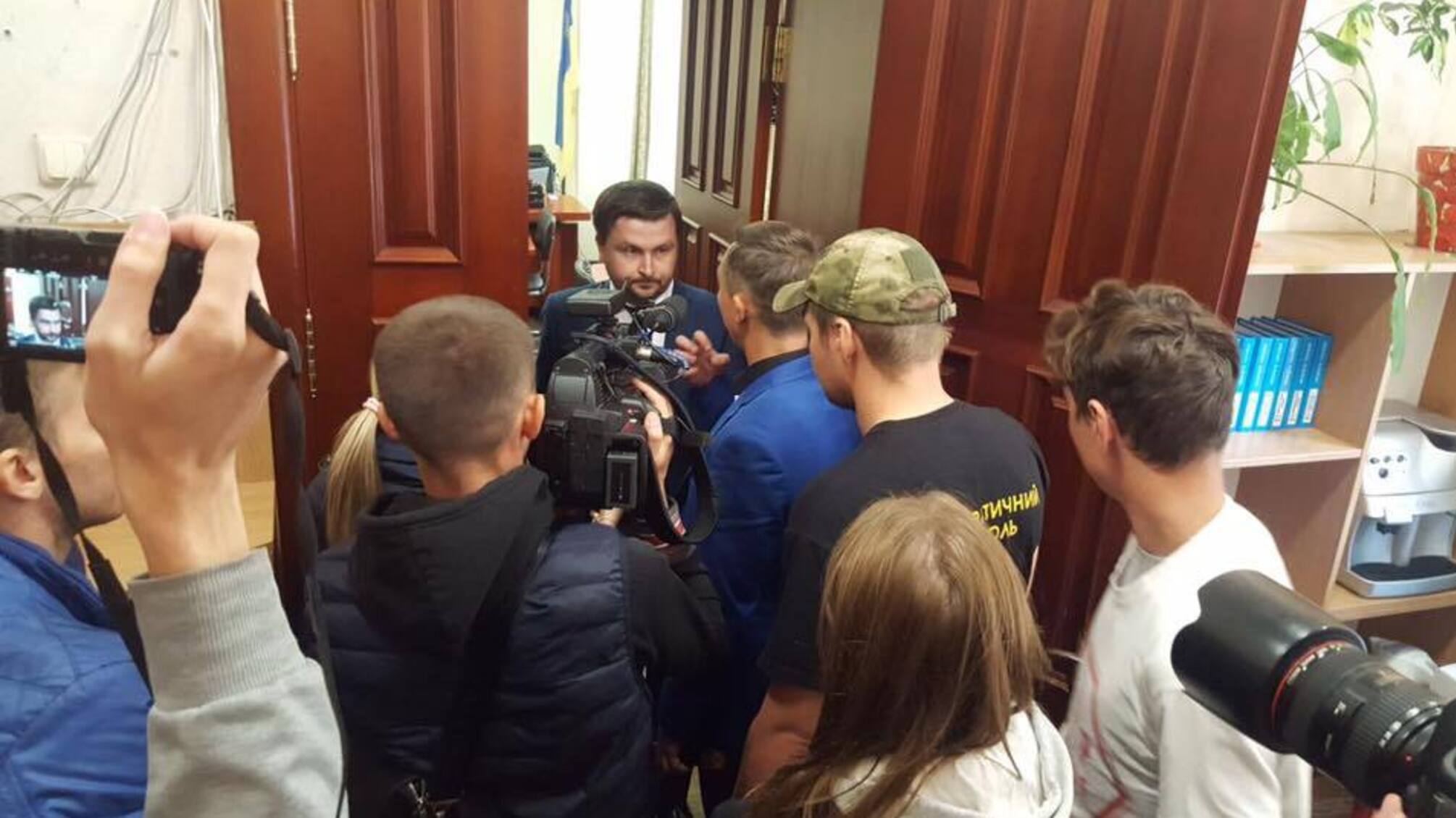 Активісти провели рейд разом з правоохоронними органами Києва через точку незаконного видобутку піску на Видубичах