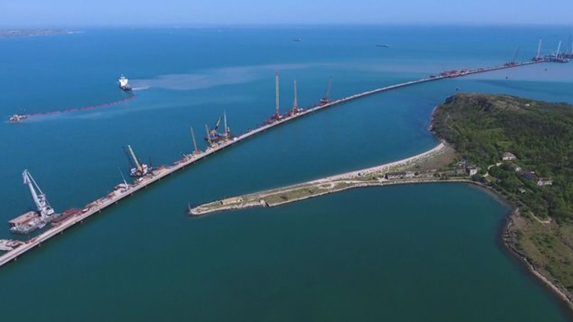 Україна звернулася в NASA щодо будівництва Керченського мосту: стала відома причина
