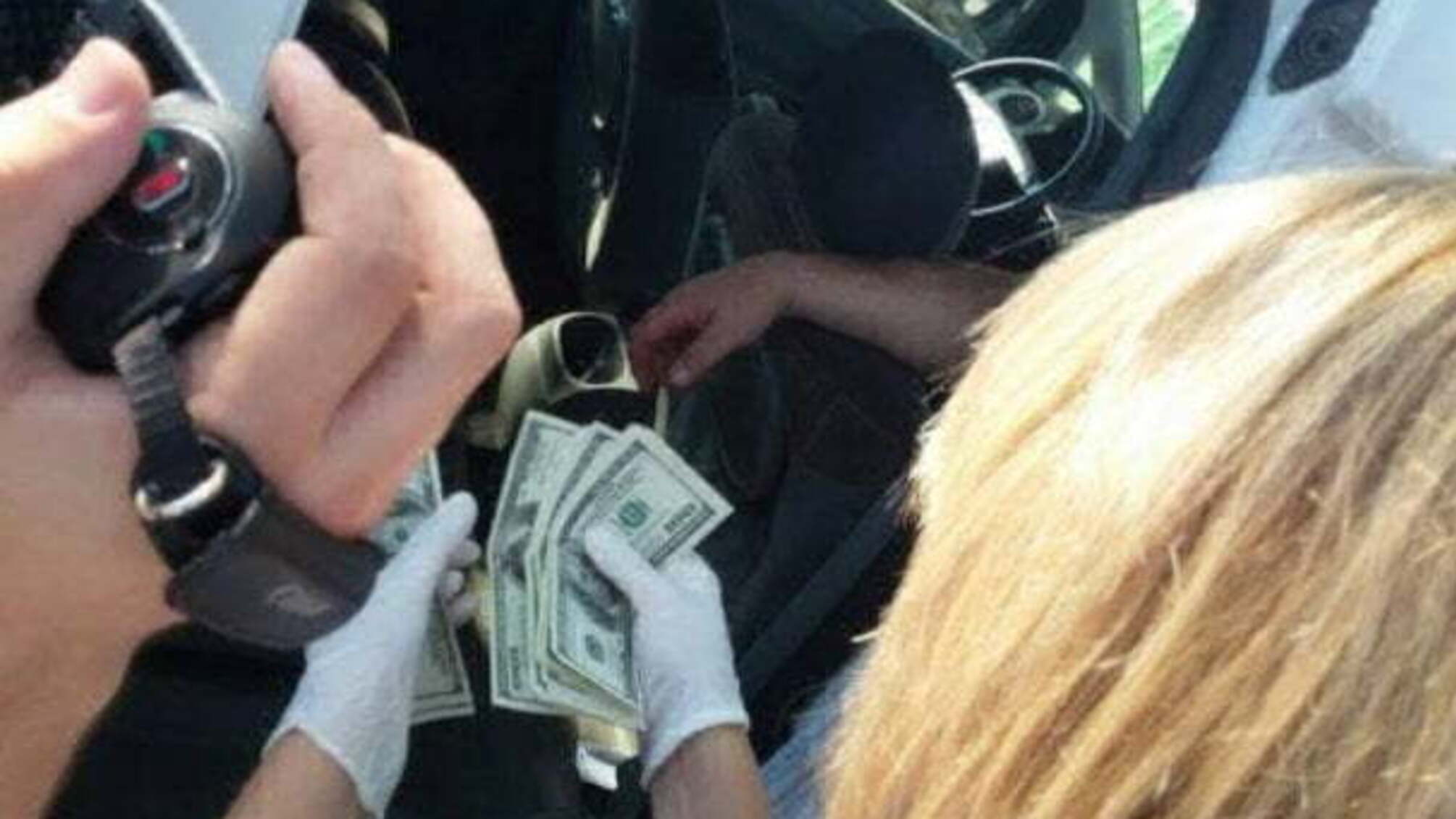 У Рівному декан РДГУ Сингаївського 'погорів' на хабарі