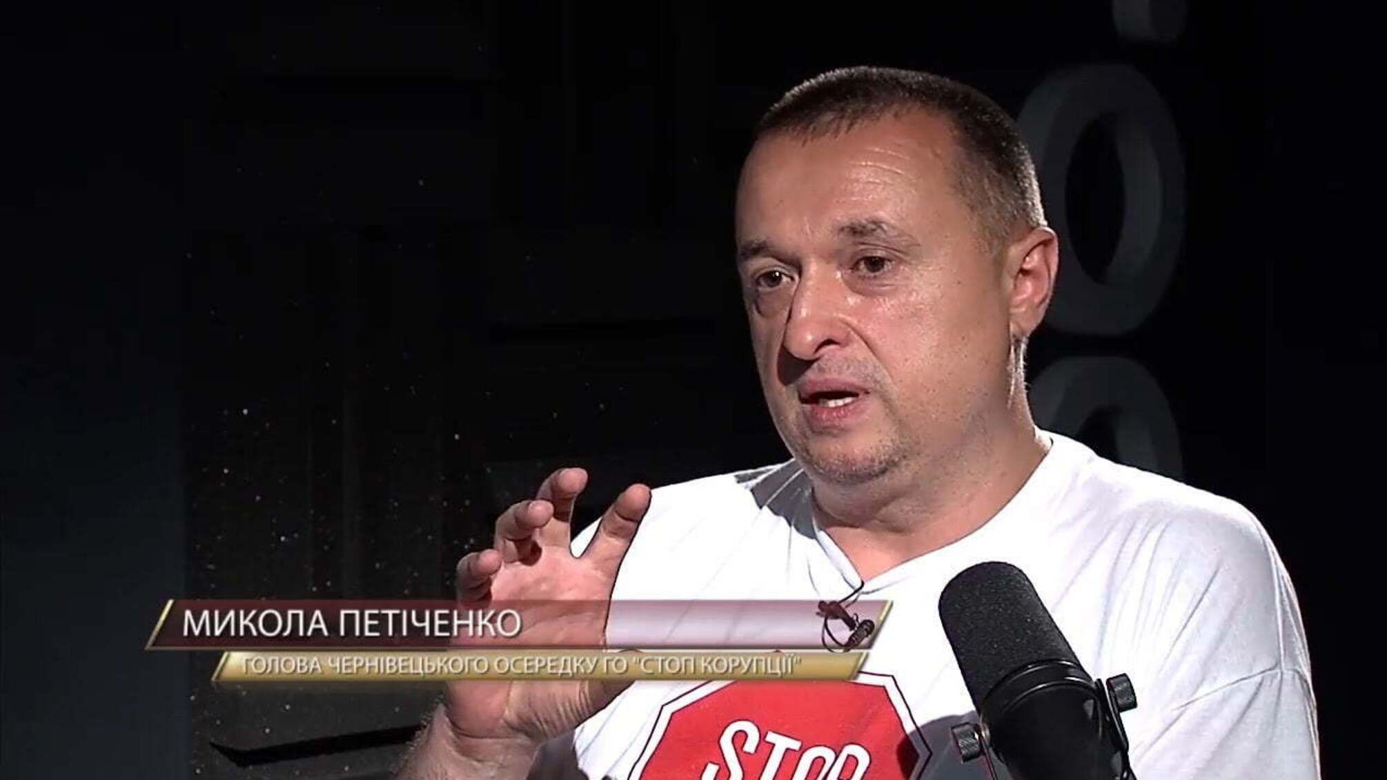 Голова осередку 'СтопКору' на Буковині у прямому ефірі викрив схеми на Чернівецькій митниці