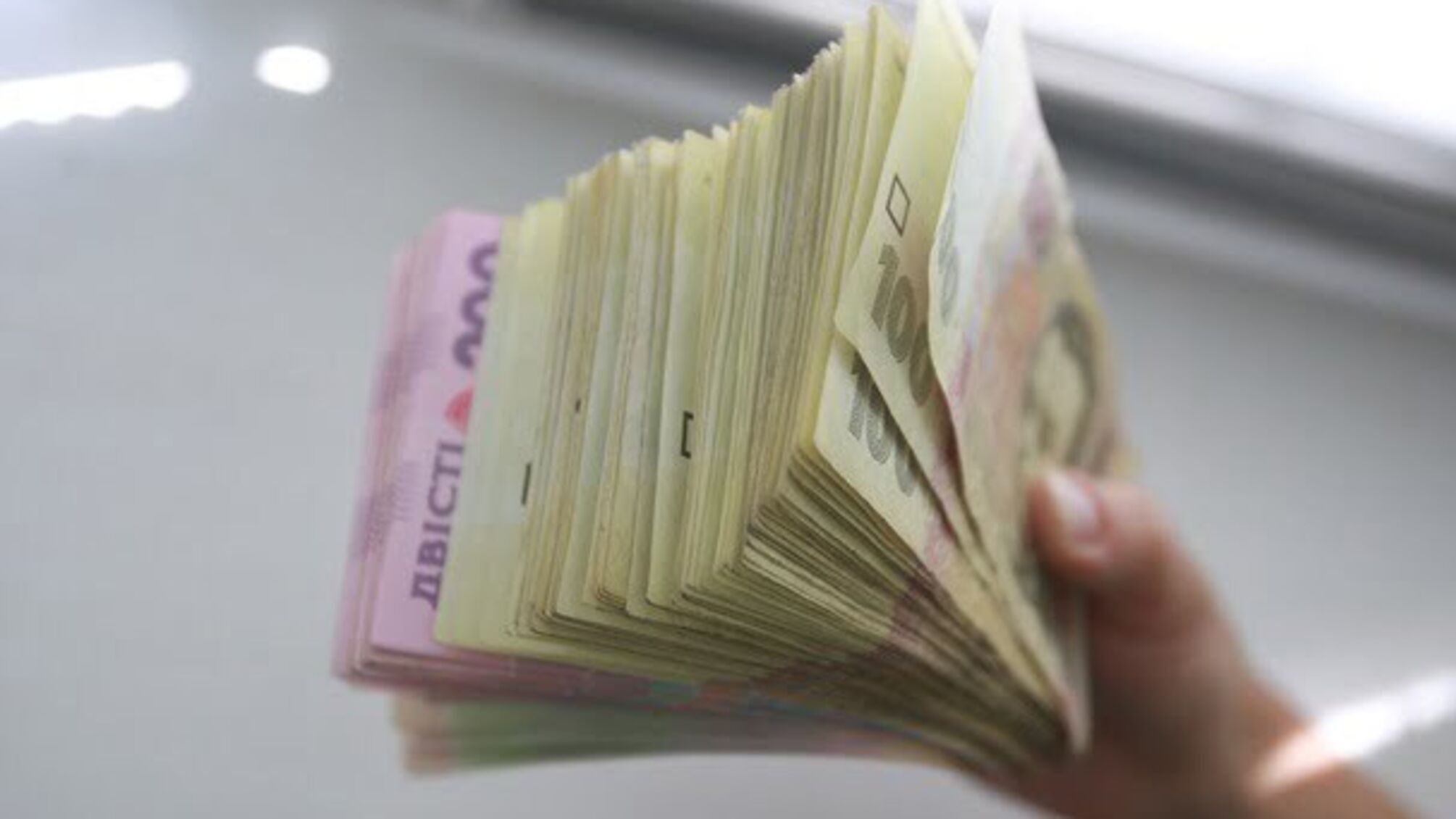 Рівненського депутата заарештували за вимагання 5 тис. доларів хабара