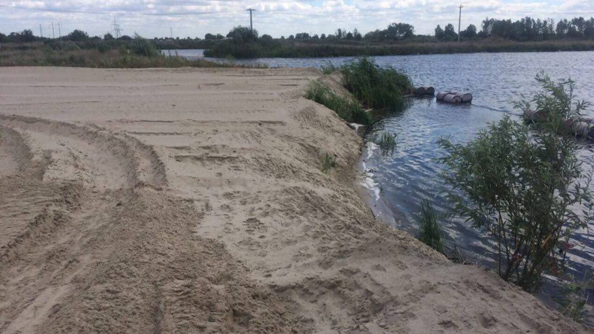 'СтопКор' дізнався, як порахувати суму збитків, яких завдали незаконні видобувачі піску на Видубичах у Києві