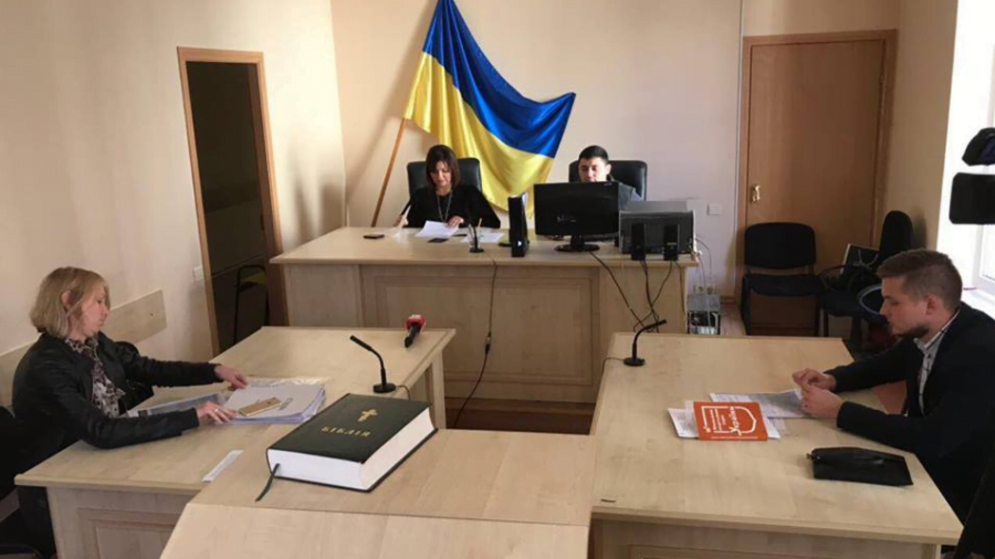 Одіозна суддя столичного суду повернула техніку нелегальним копачам піску з Видубичів