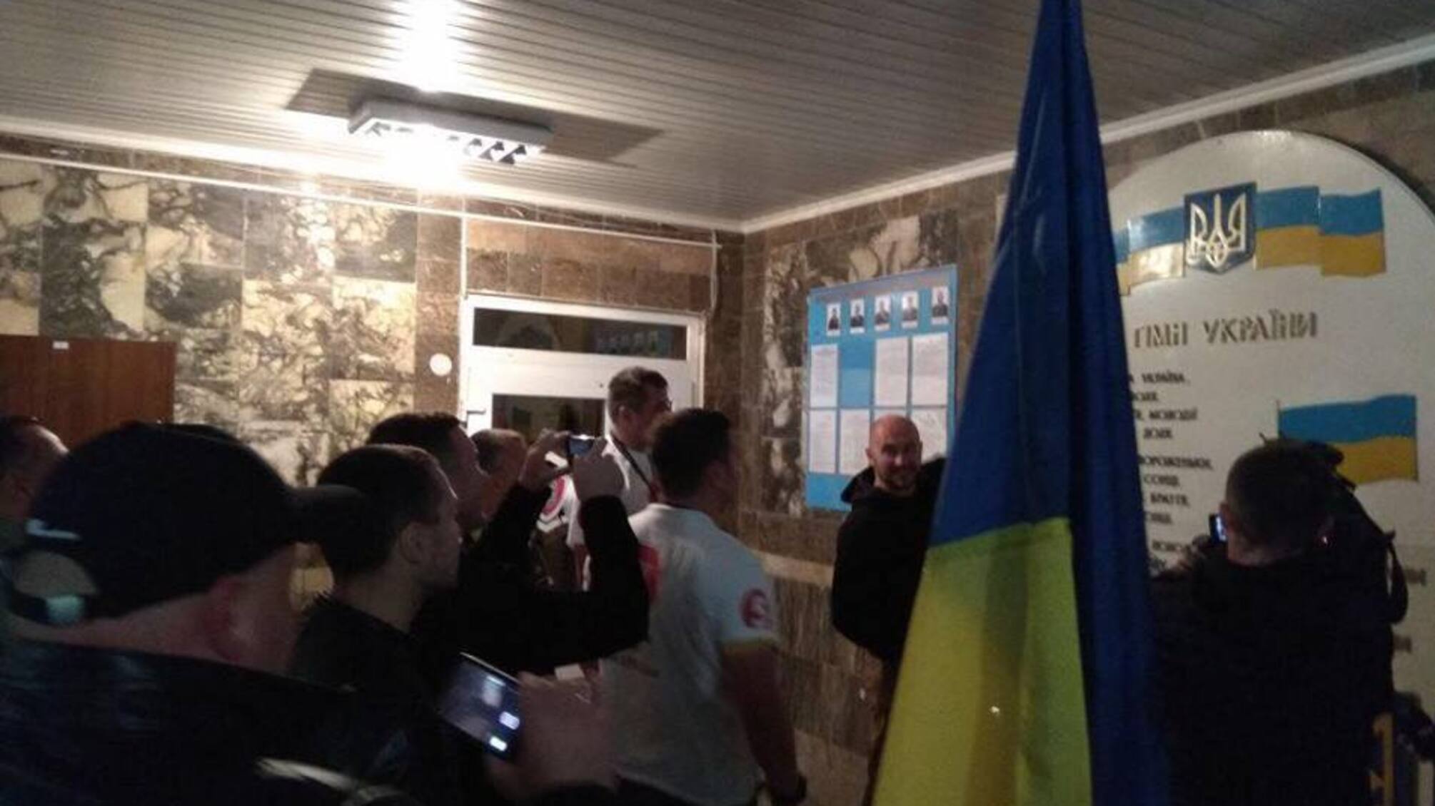 Команда 'СтопКору' у рамках антикорупційного рейду на Буковину навідалась до поліції та прокуратури у справі щодо контрабанди лісу