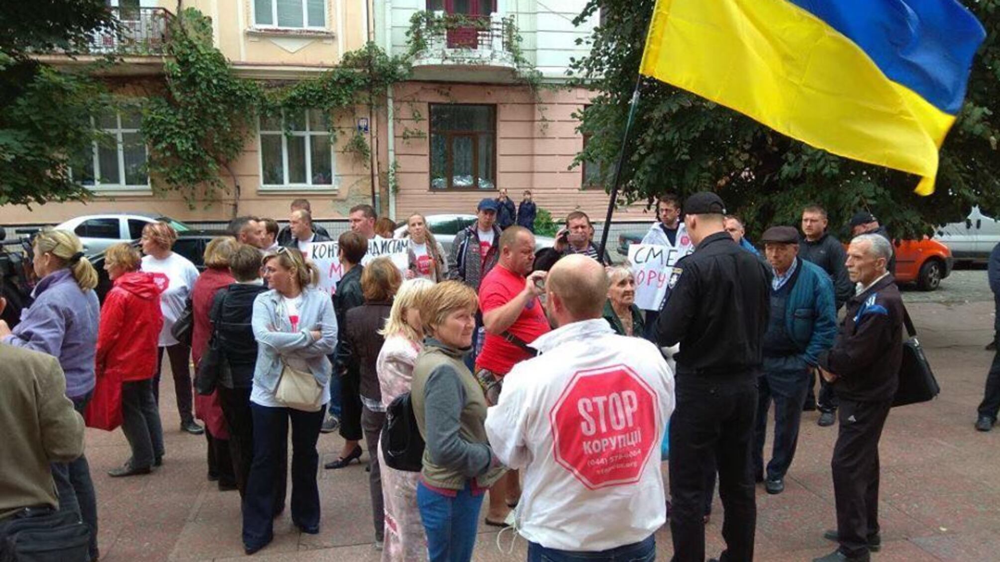 Під час антикорупційного рейду на Буковину за командою 'Стоп корупції' був 'хвіст'