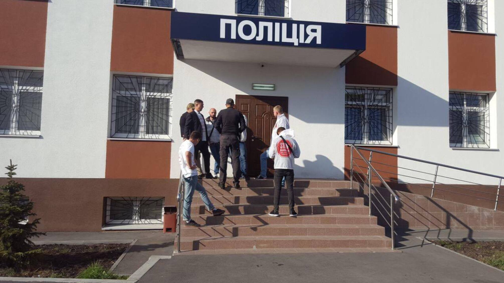 Водна поліція Києва готується до вивезення спецтехніки піщаних браконьєрів зі скандальної точки на Видубичах