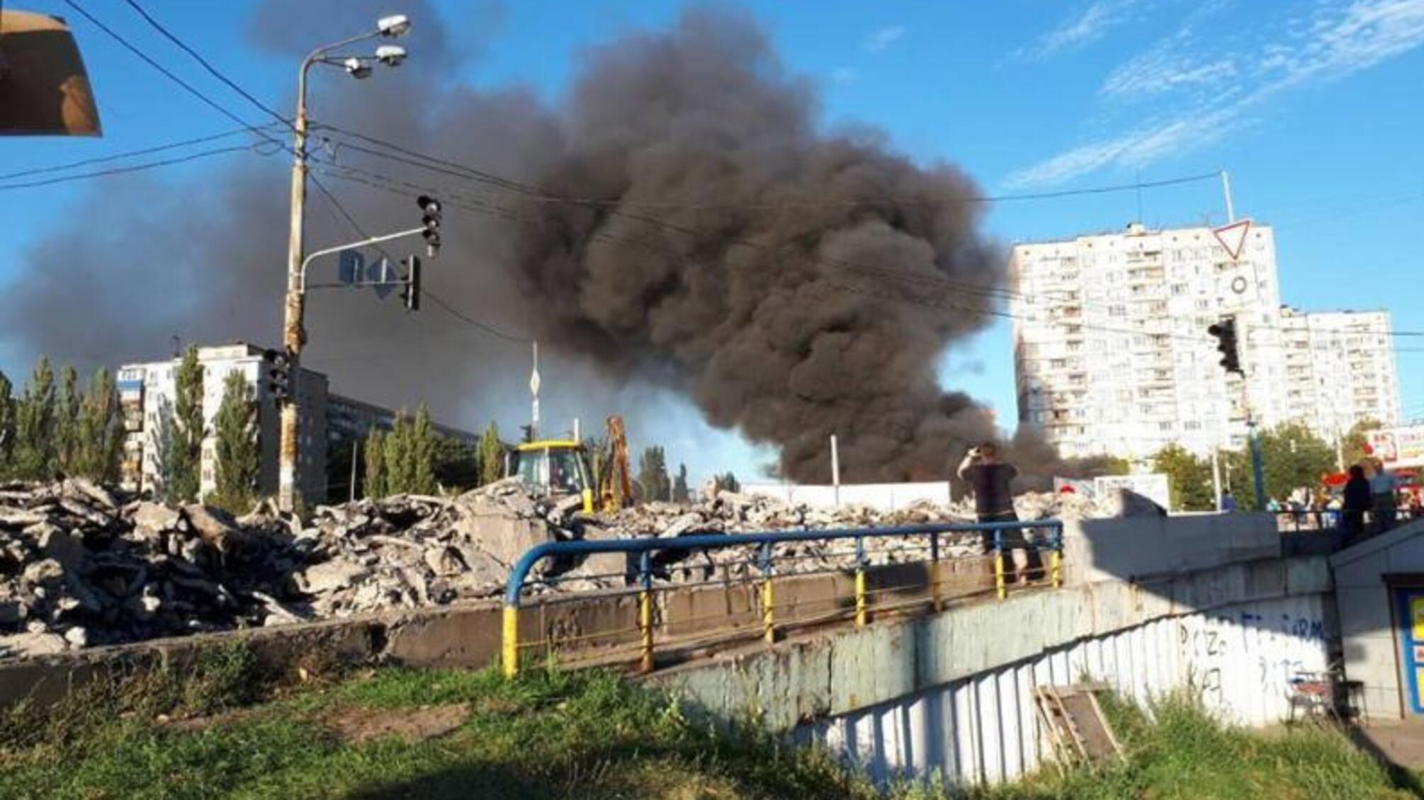 Масштабна пожежа у Києві: горіла аптека площею 2 тис. кв. м.