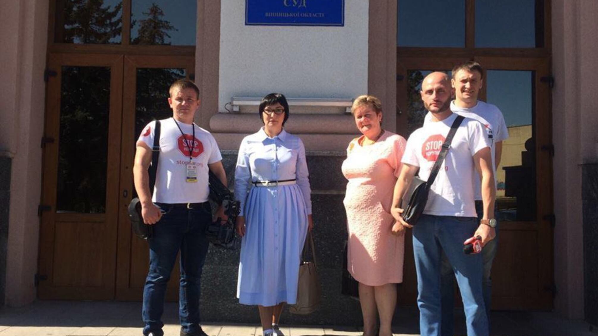 Активісти 'Стоп корупції' слідкували за судом у справі правоохоронця, якого звинувачують у побитті неповнолітнього