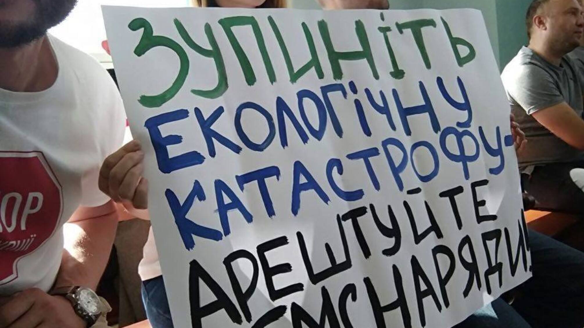 За даними 'СтопКору', суд затягує справу про арешт техніки піщаних нелегалів з Видубичів