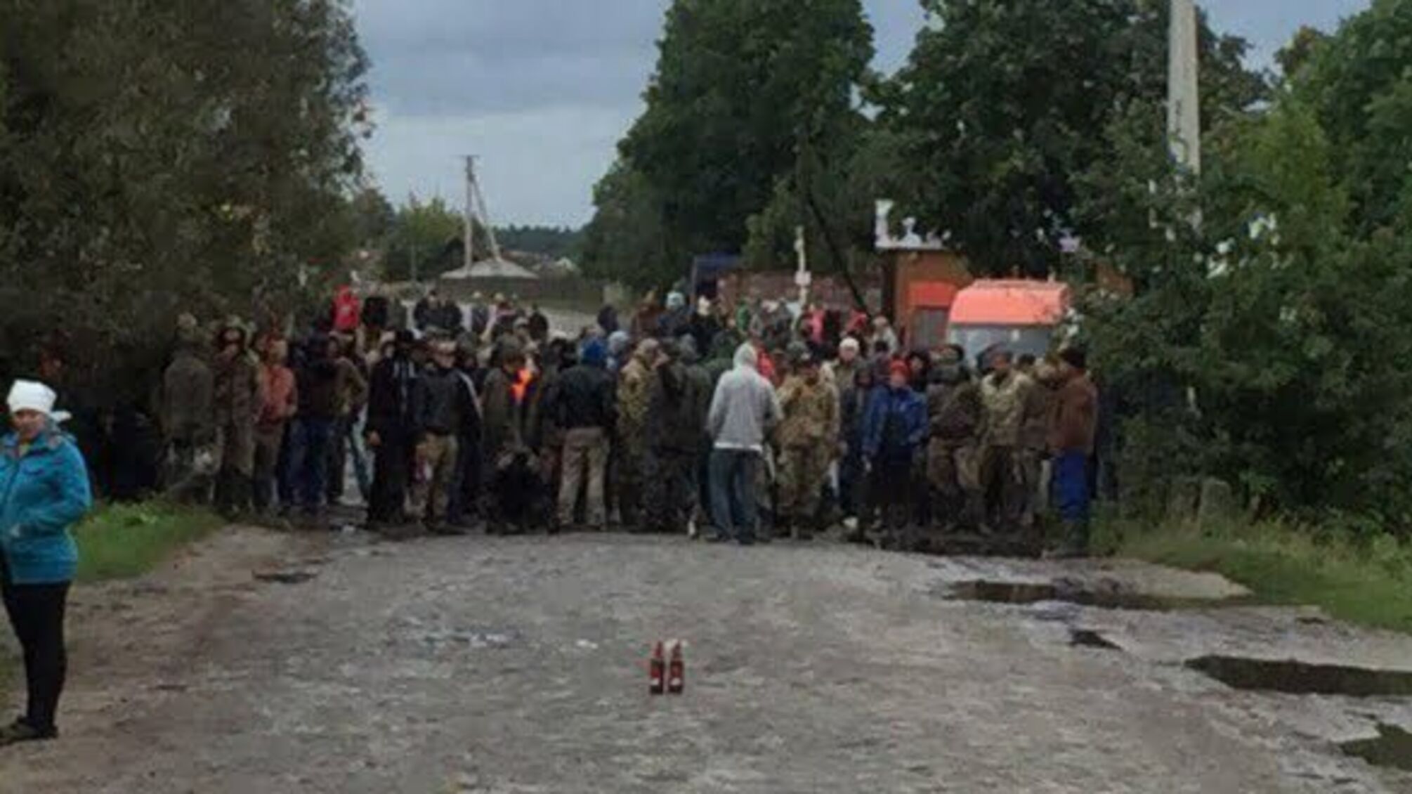 На Рівненщині 150 копачів бурштину чинили опір поліції й лісникам