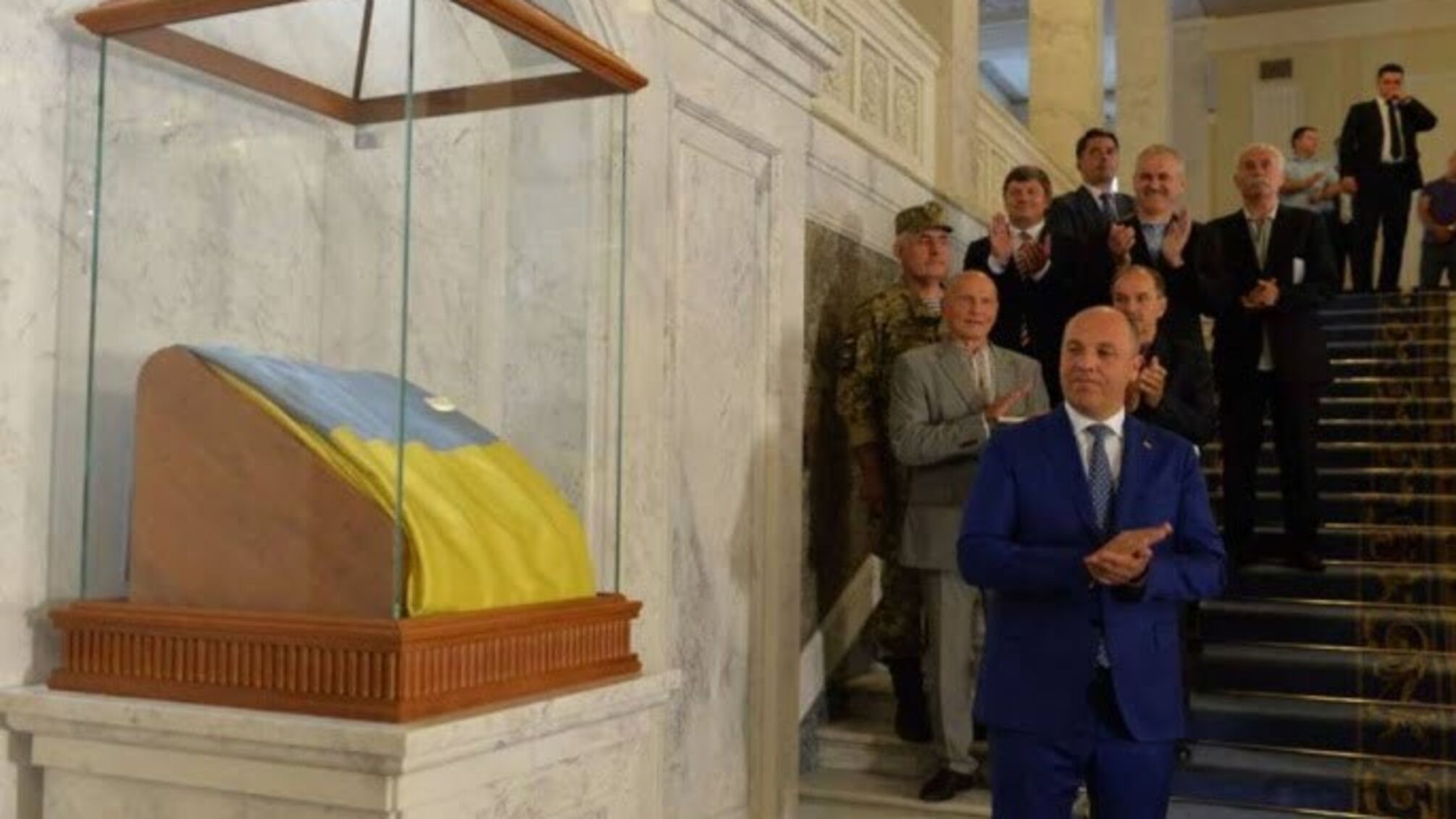 Верховна Рада витратила 1,3 мільйона гривень на прапор