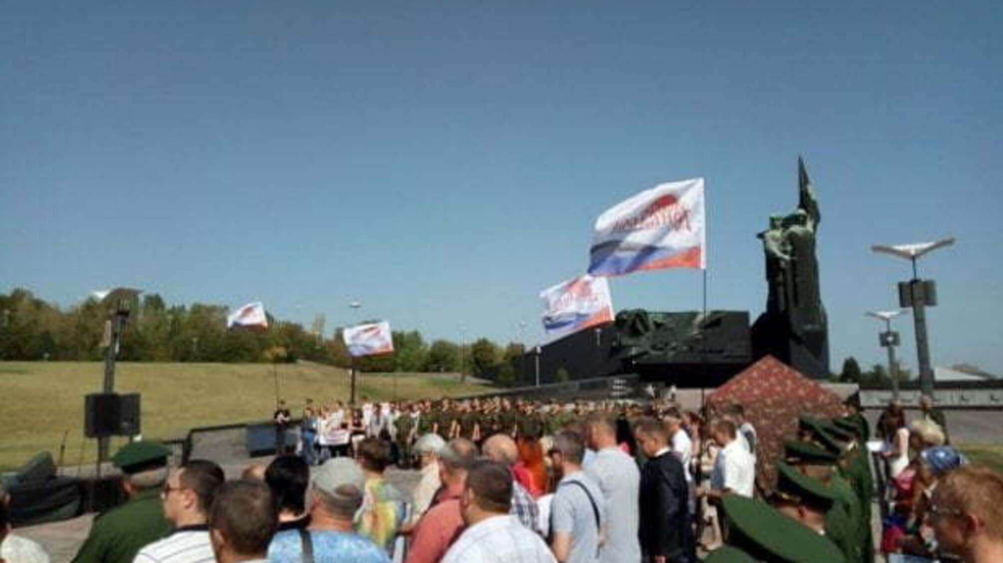 У Донецьку бойовики зігнали на мітинг 'За мир' школярів та курсантів