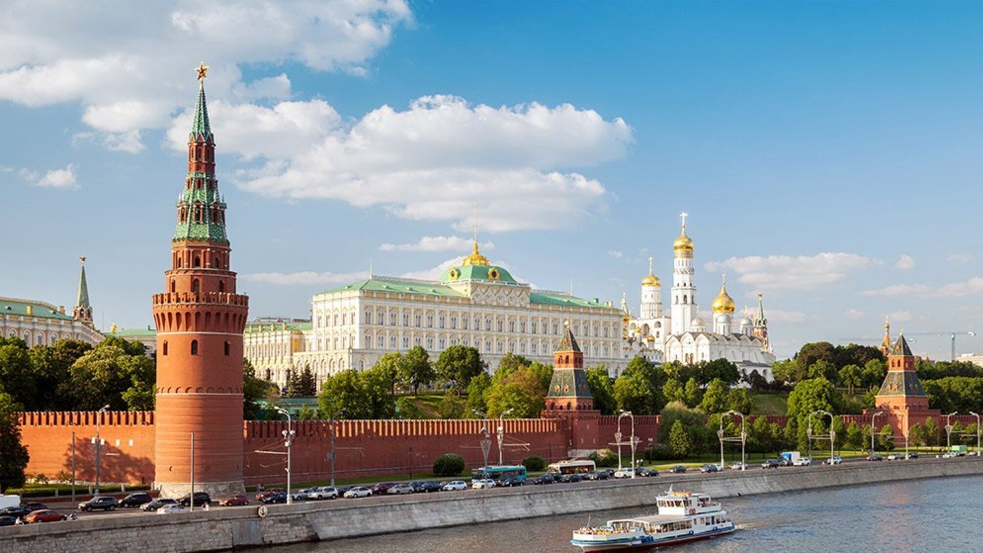 Нова книга Азарова з образами України й Майдану гучно зганьбилася в Москві