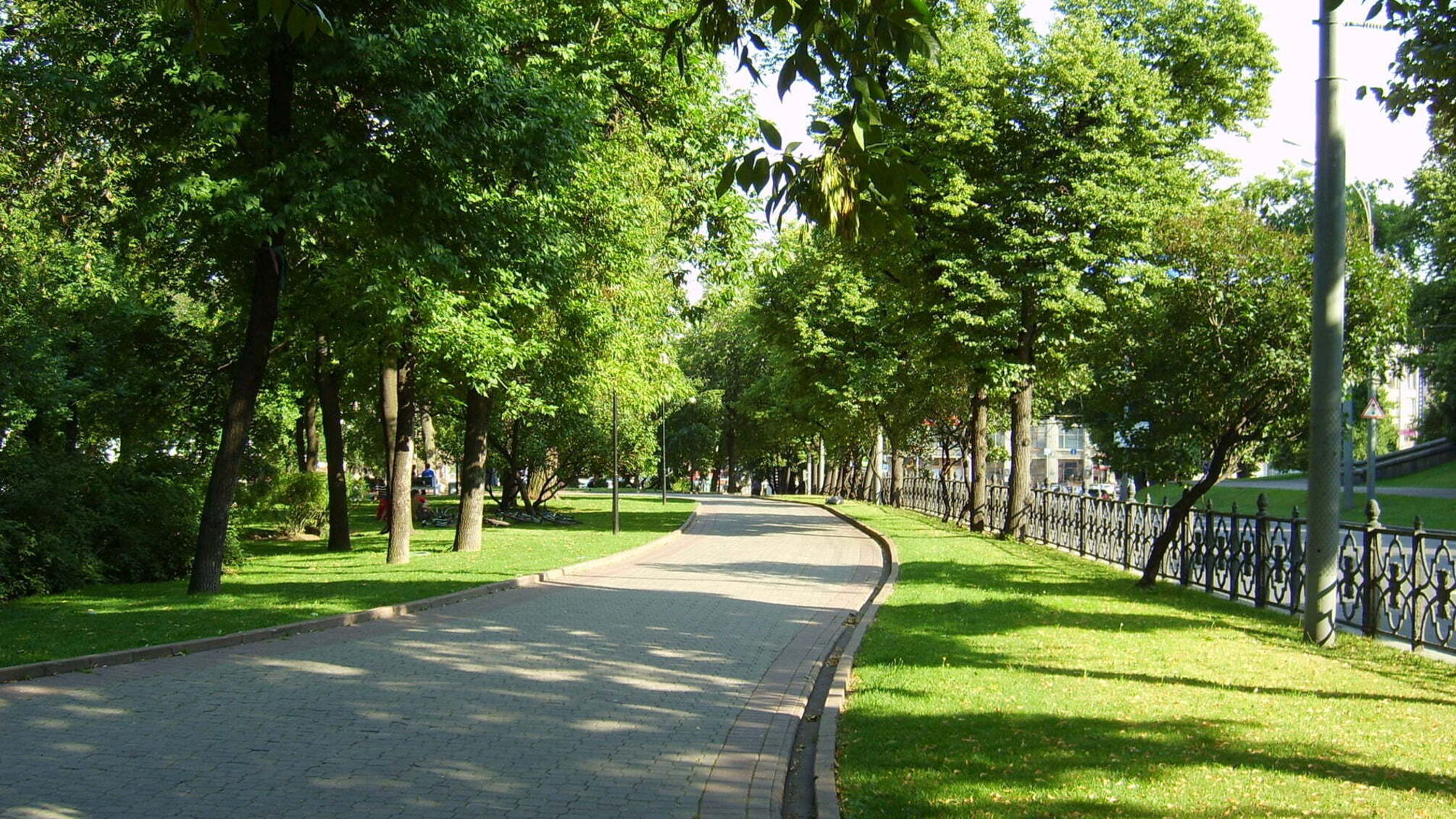 Сквер імені Максима Шаповала: громада столиці виступила проти незаконної забудови паркової зони