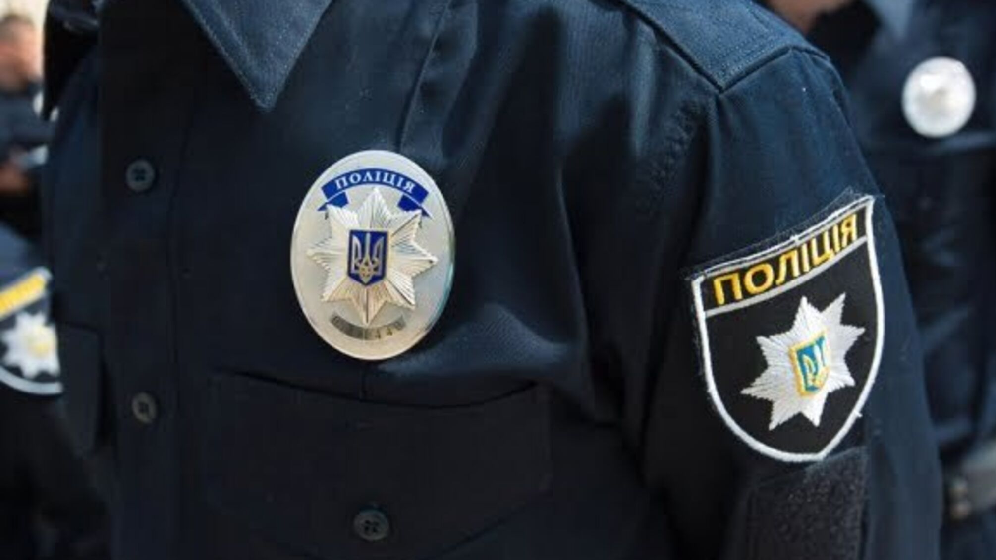 Під час обшуку підпільного цеху бурштину в Луцьку поліцейського взяли в заручники