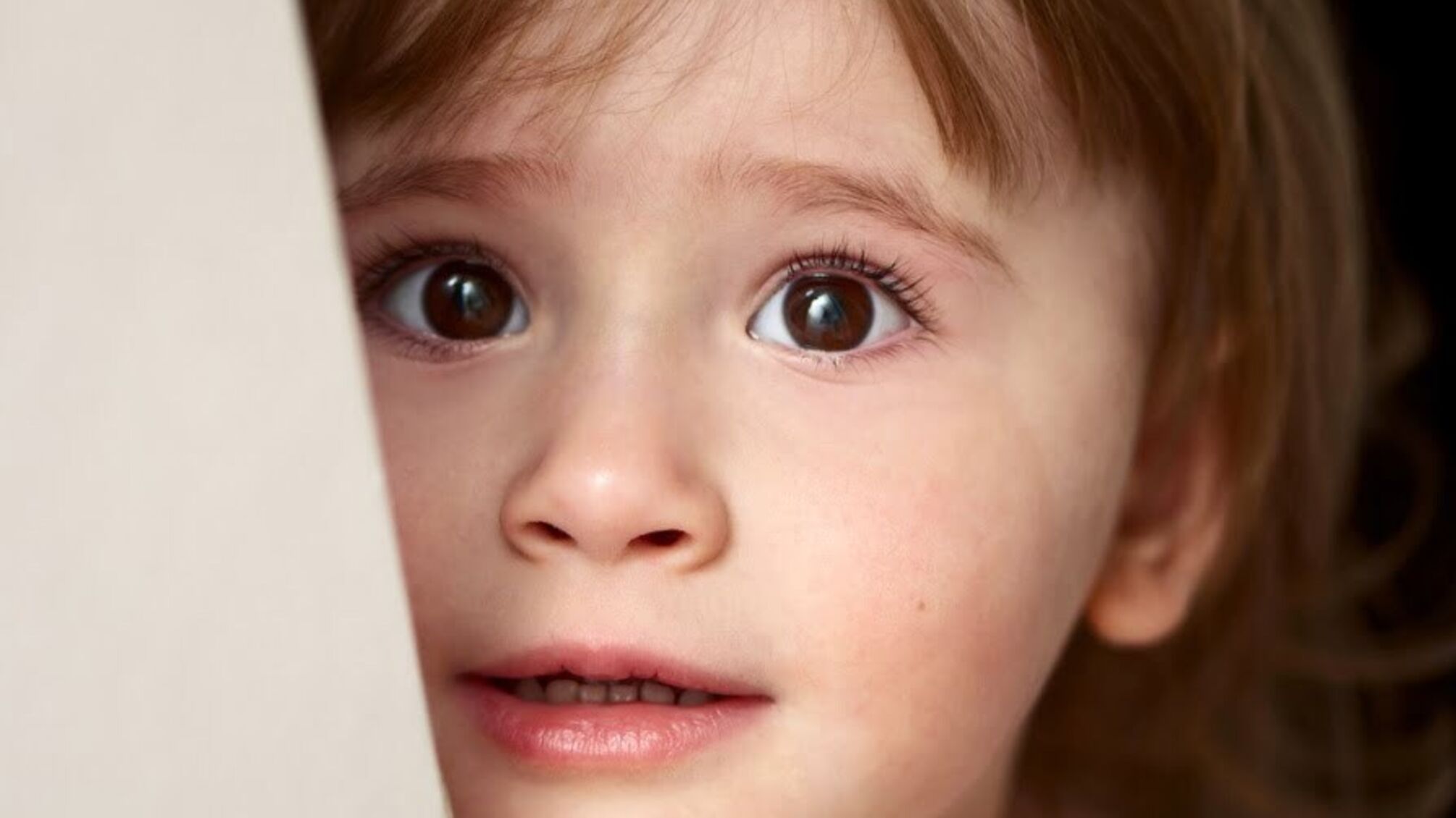 На Донеччині поліцейські врятували дитину, що замерзала, покинута в будинку