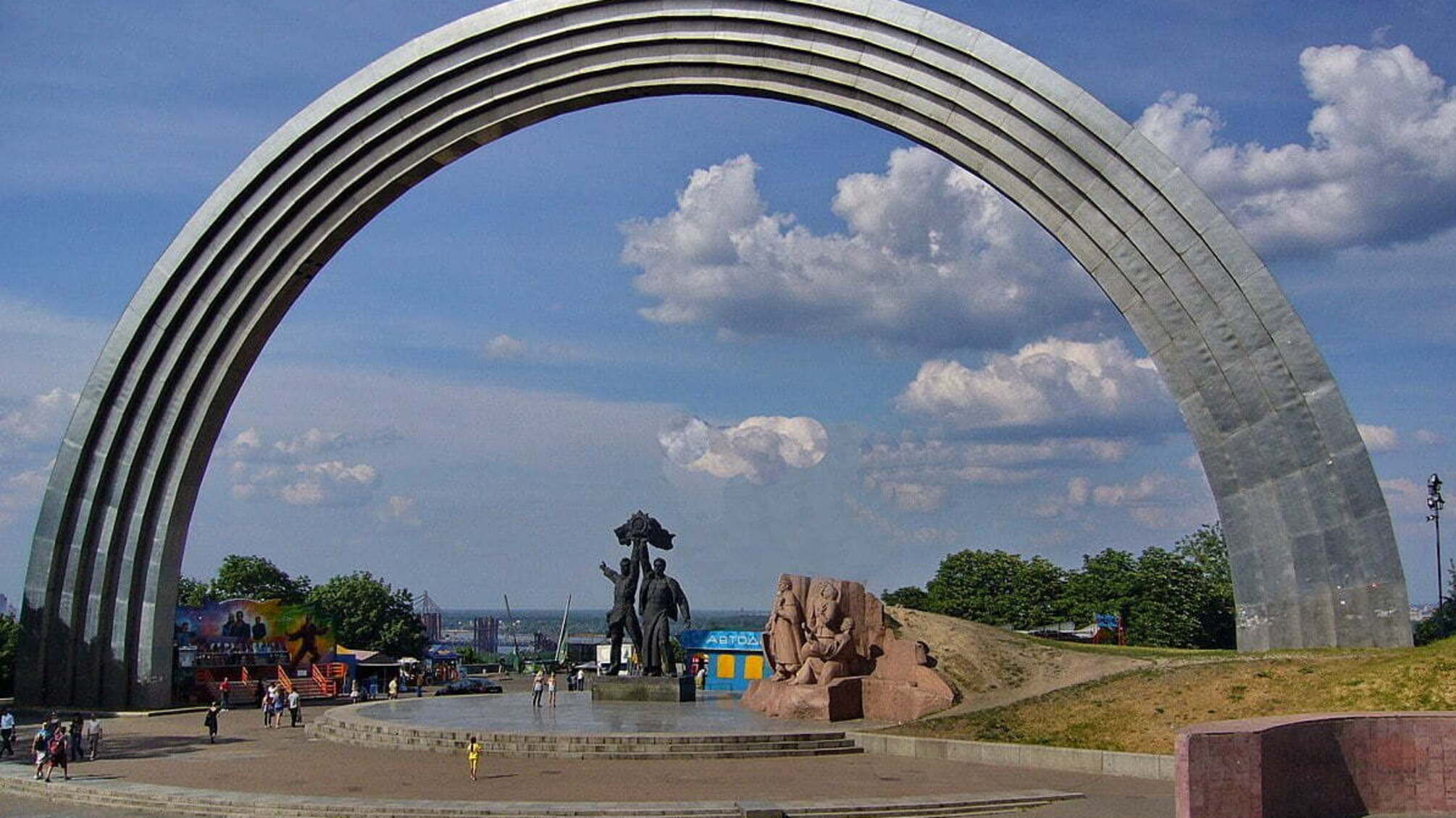 Захарова з МЗС Росії звинуватила Україну в вандалізмі: стало відомо, що викликало обурення Москви
