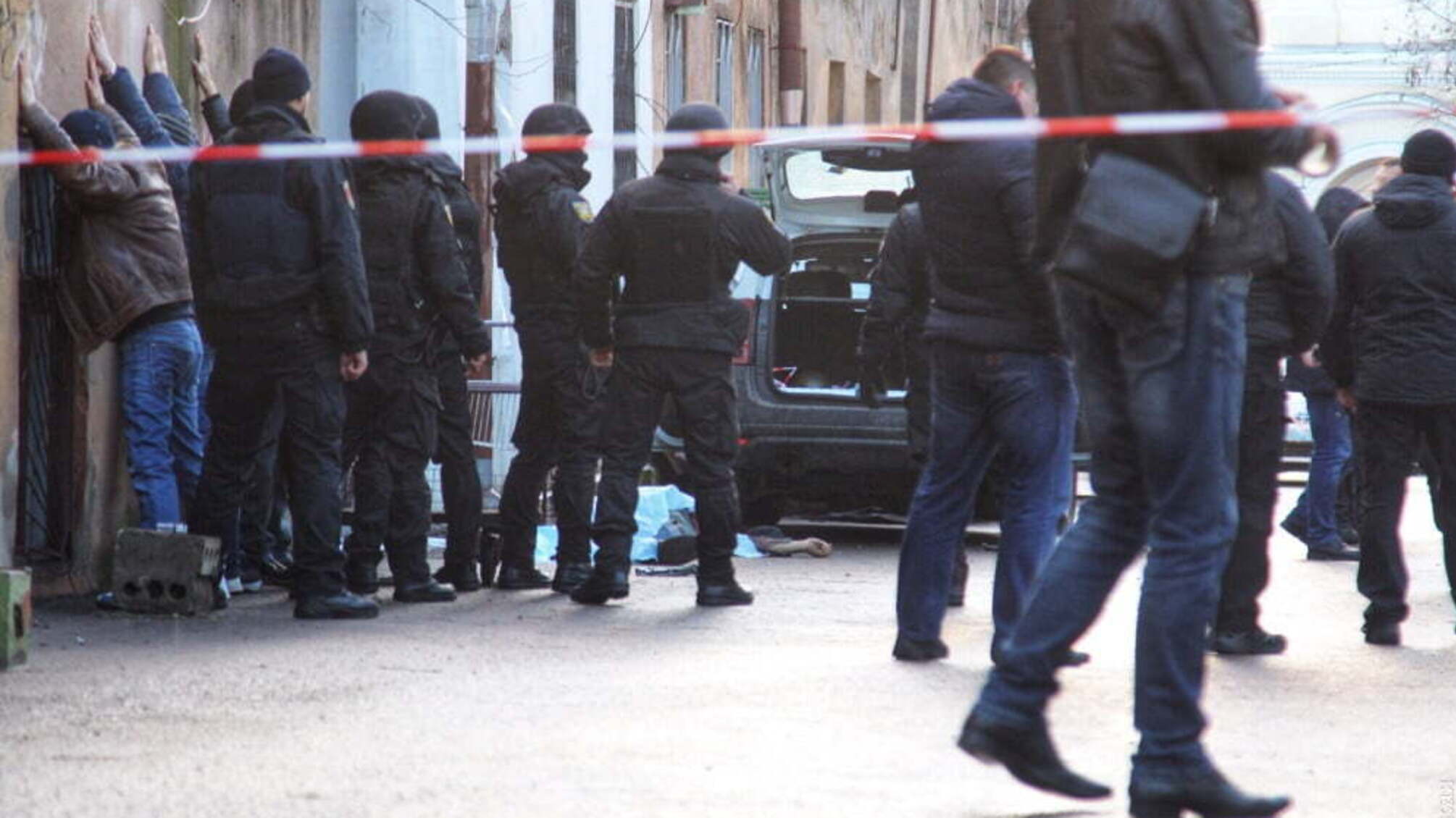 Стрілянина в Одесі: поранений поліцейський помер у лікарні