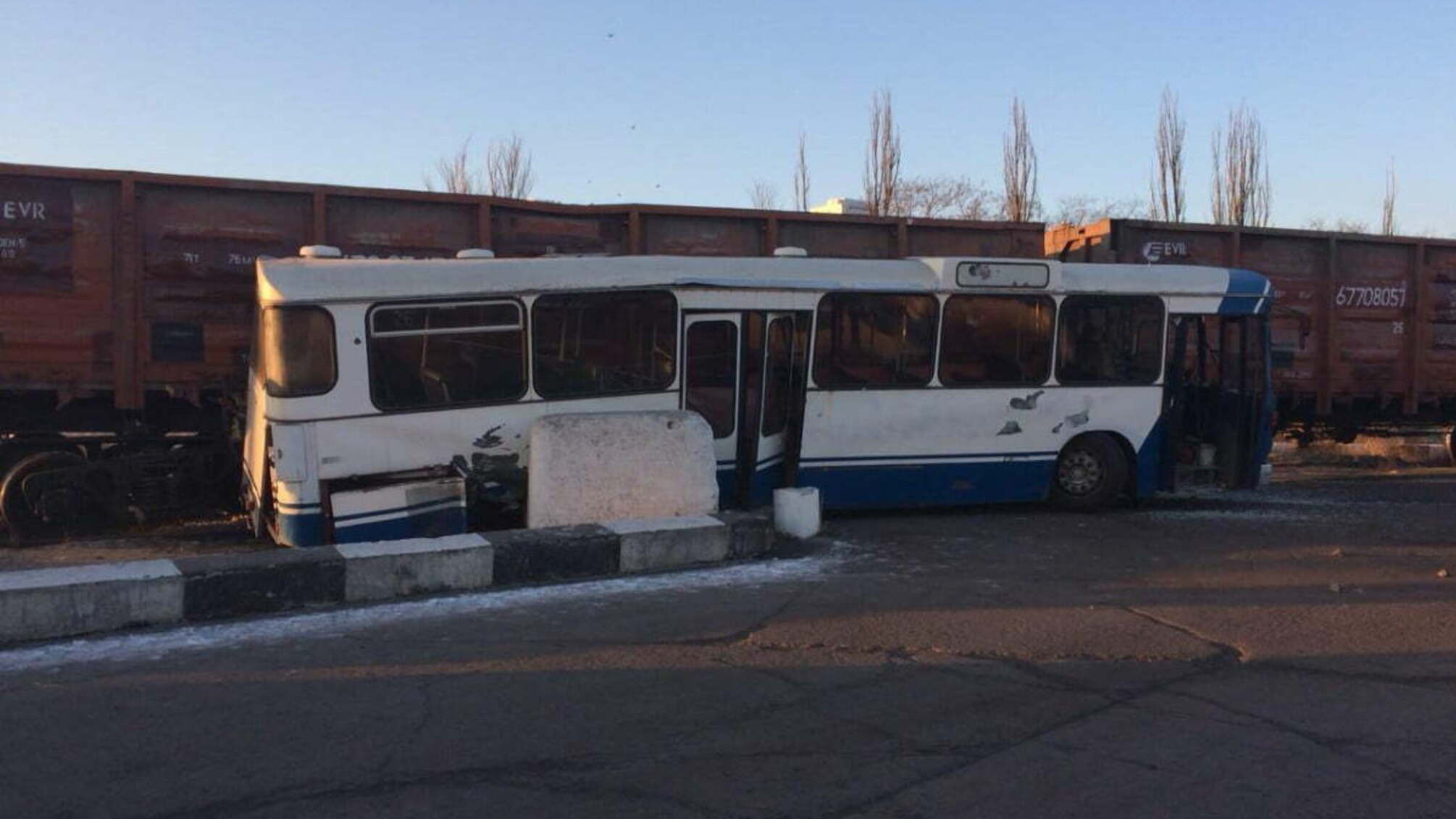 У Чорноморському порту потяг зіткнувся з автобусом