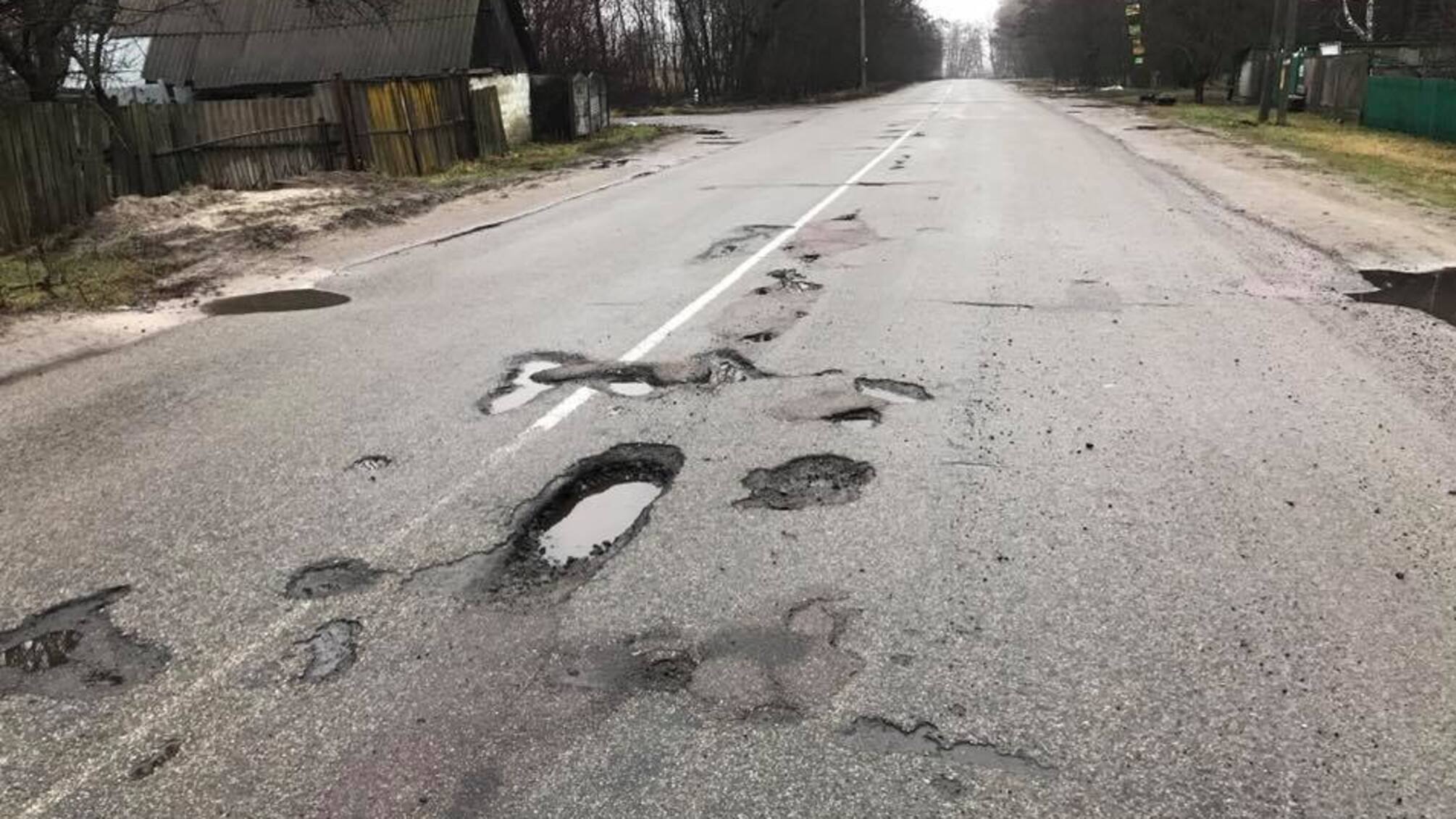 Народний депутат Ірина Геращенко пообіцяла боротись із піщаними нелегалами, які знищили дороги на Київщині