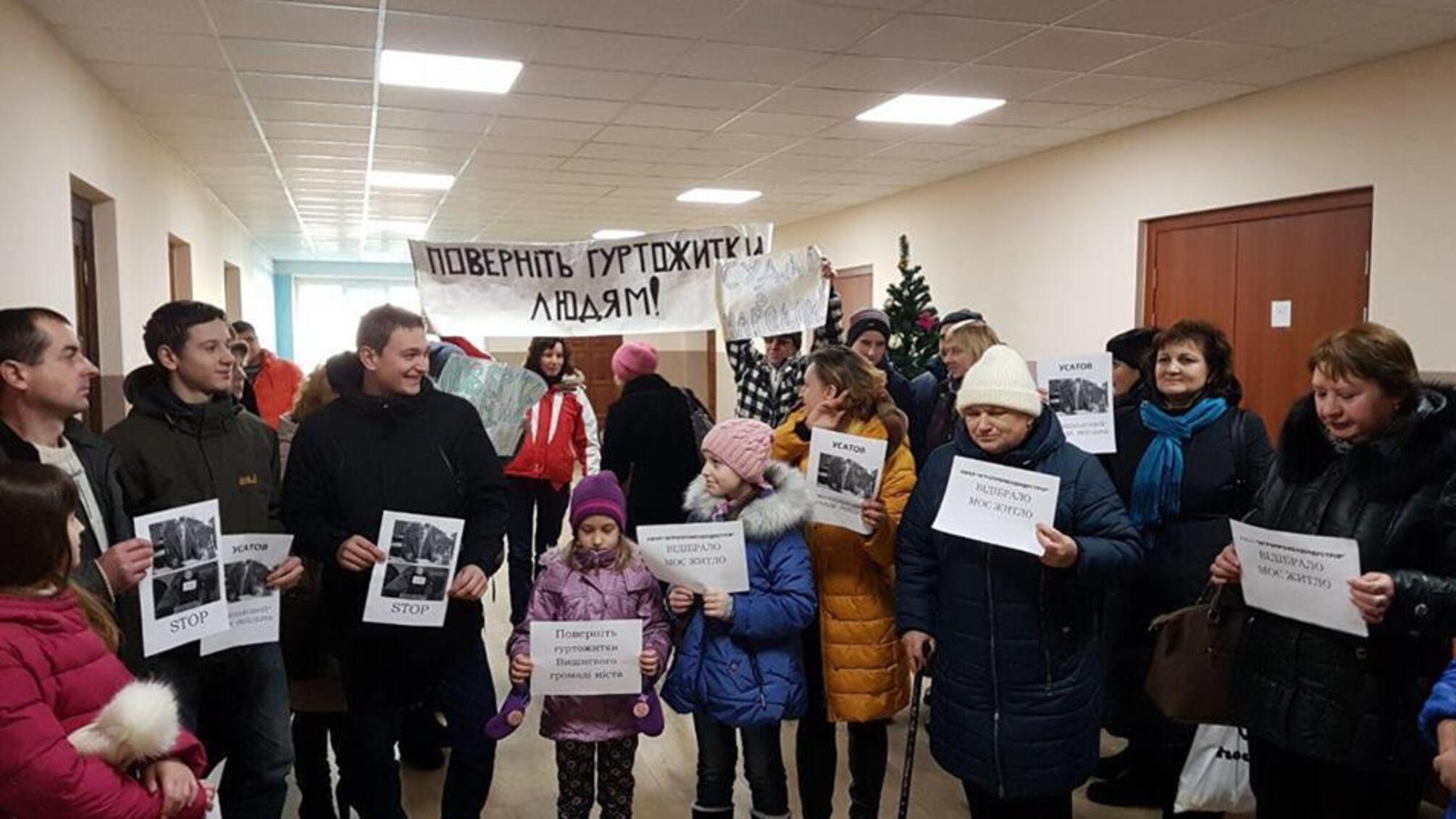 За даними 'СтопКору', засідання у справі про виселення жителів гуртожитку у Вишневому перенесли через п'яну ДТП судді